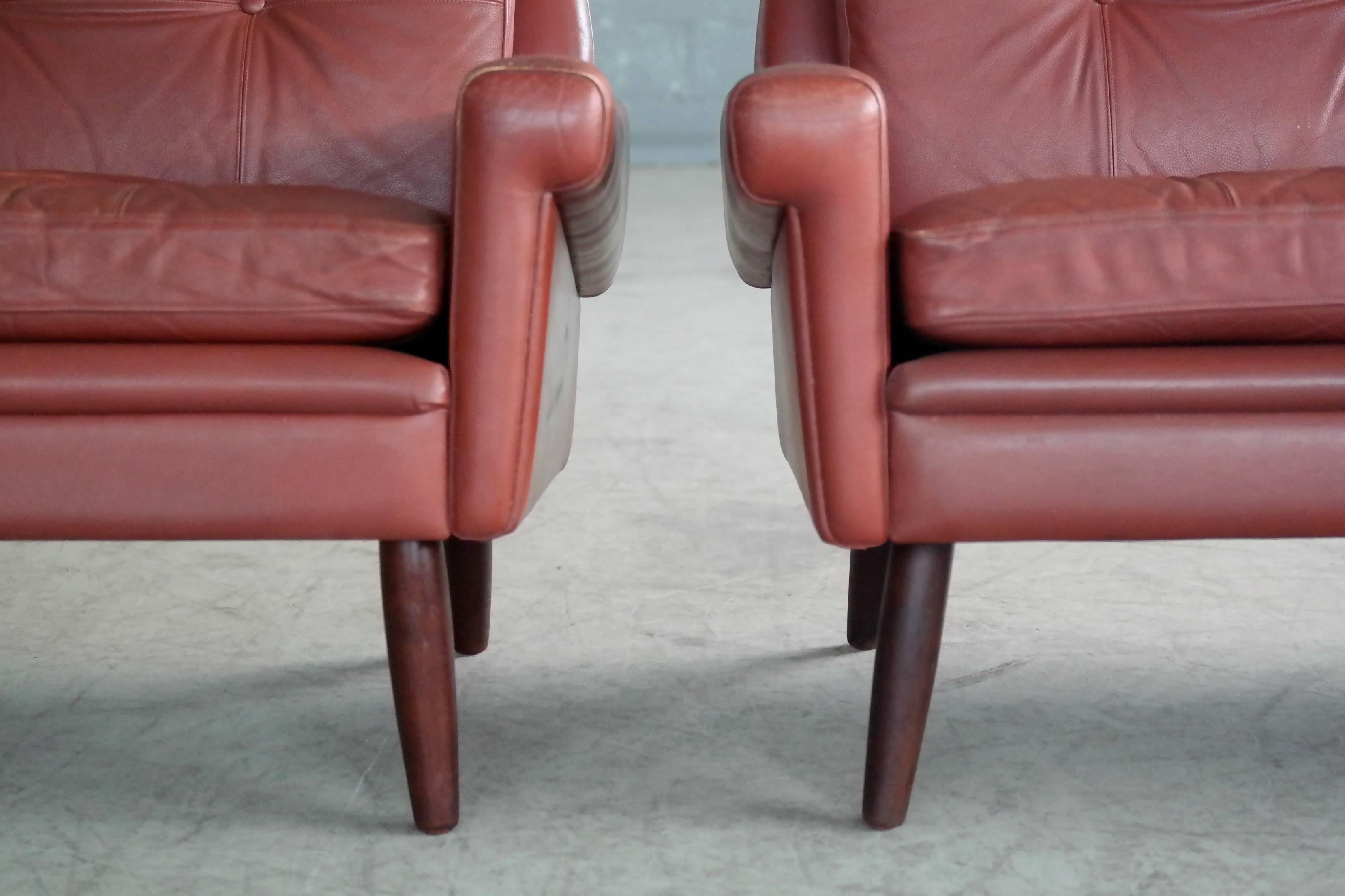 Mid-Century Modern Pair of Sven Skipper 1960s Loveseats or Sofas in Reddish Brown Leather and Teak