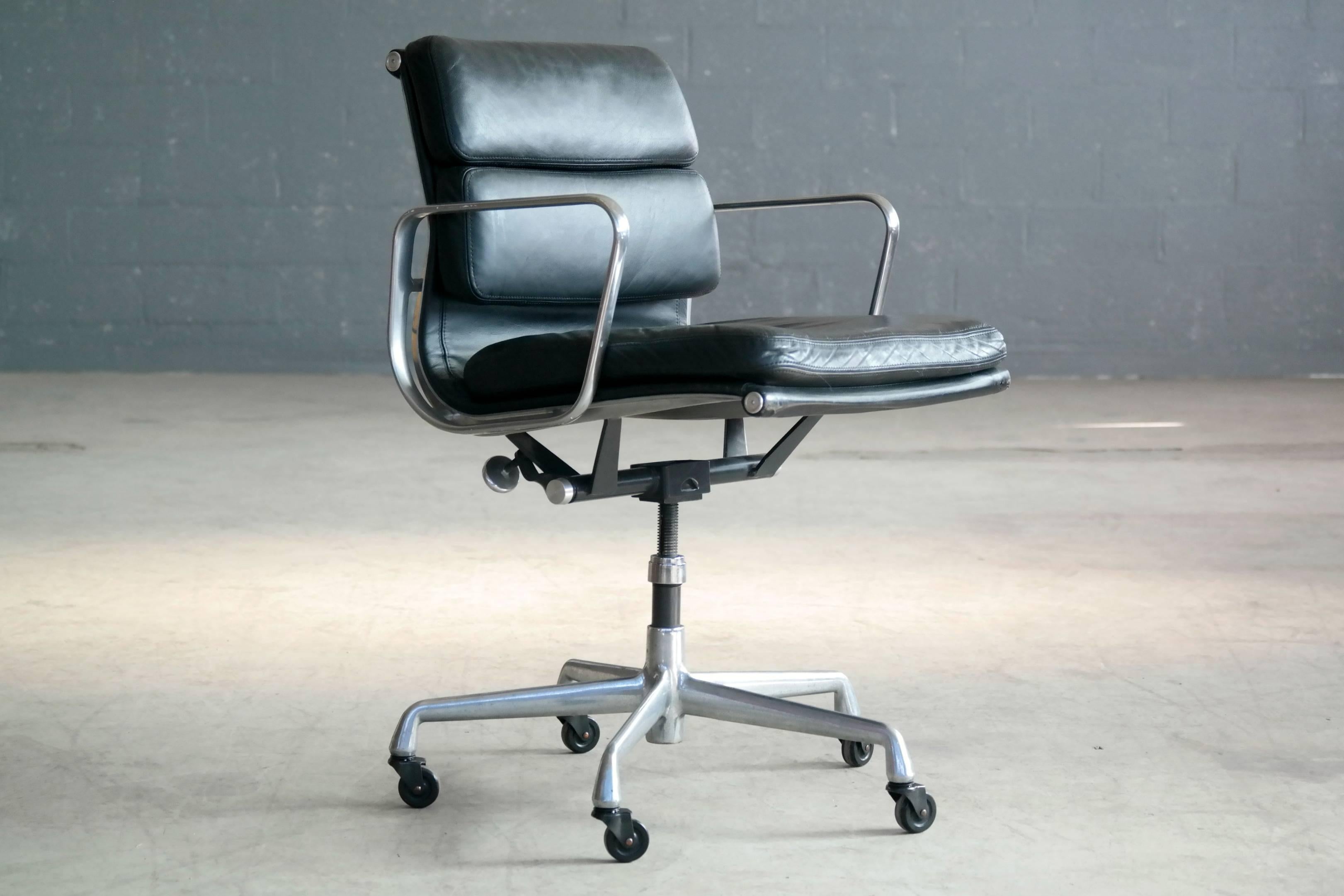 Italian Eames Soft Pad Management Chair Model Ea434 European Issue with Caster Wheels