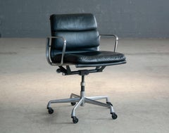 Eames Soft Pad Management Chair Model Ea434 European Issue with Caster Wheels