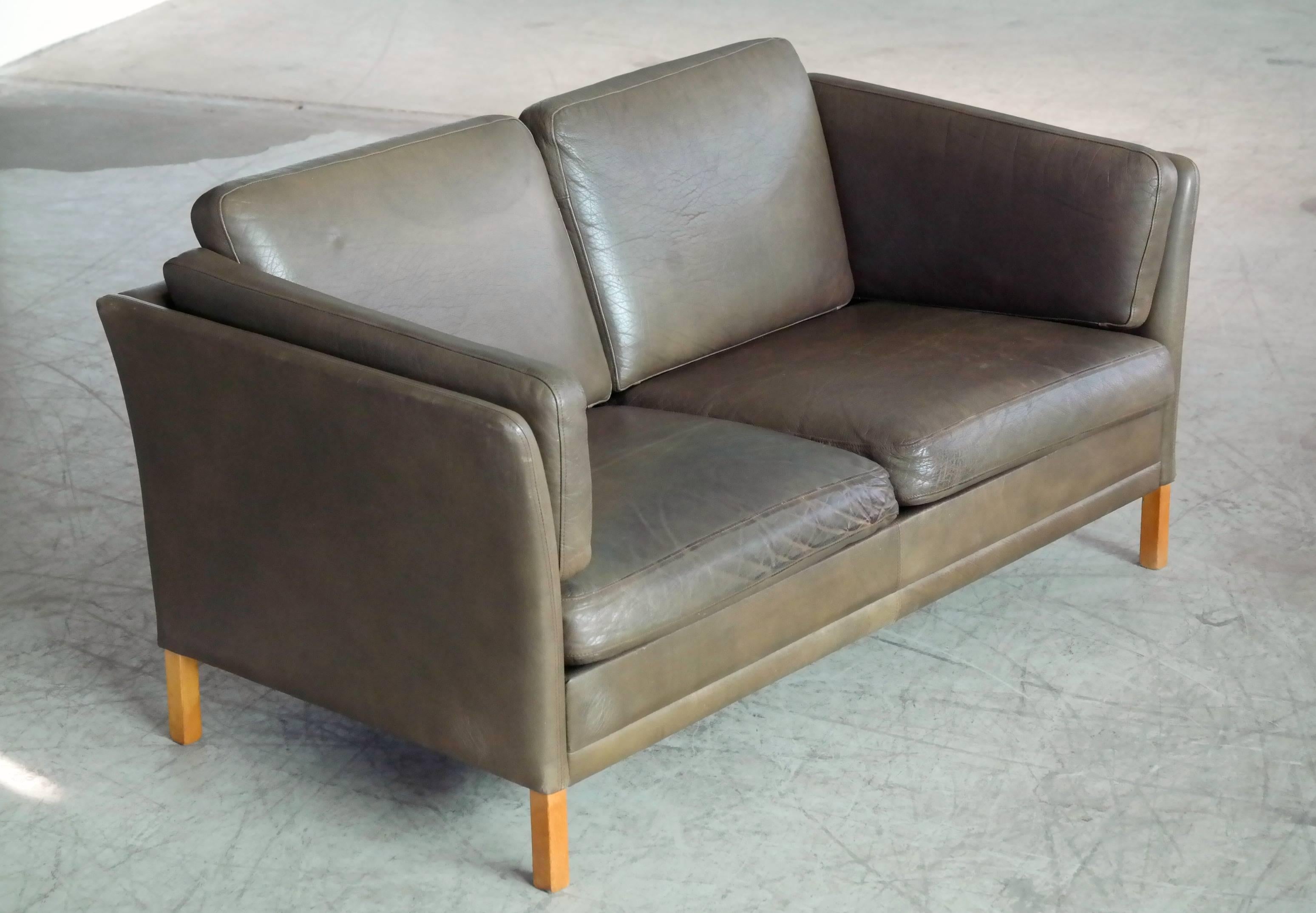 Borge Mogensen Style Danish Loveseat in Olive Buffalo Leather by Georg Thams In Good Condition In Bridgeport, CT