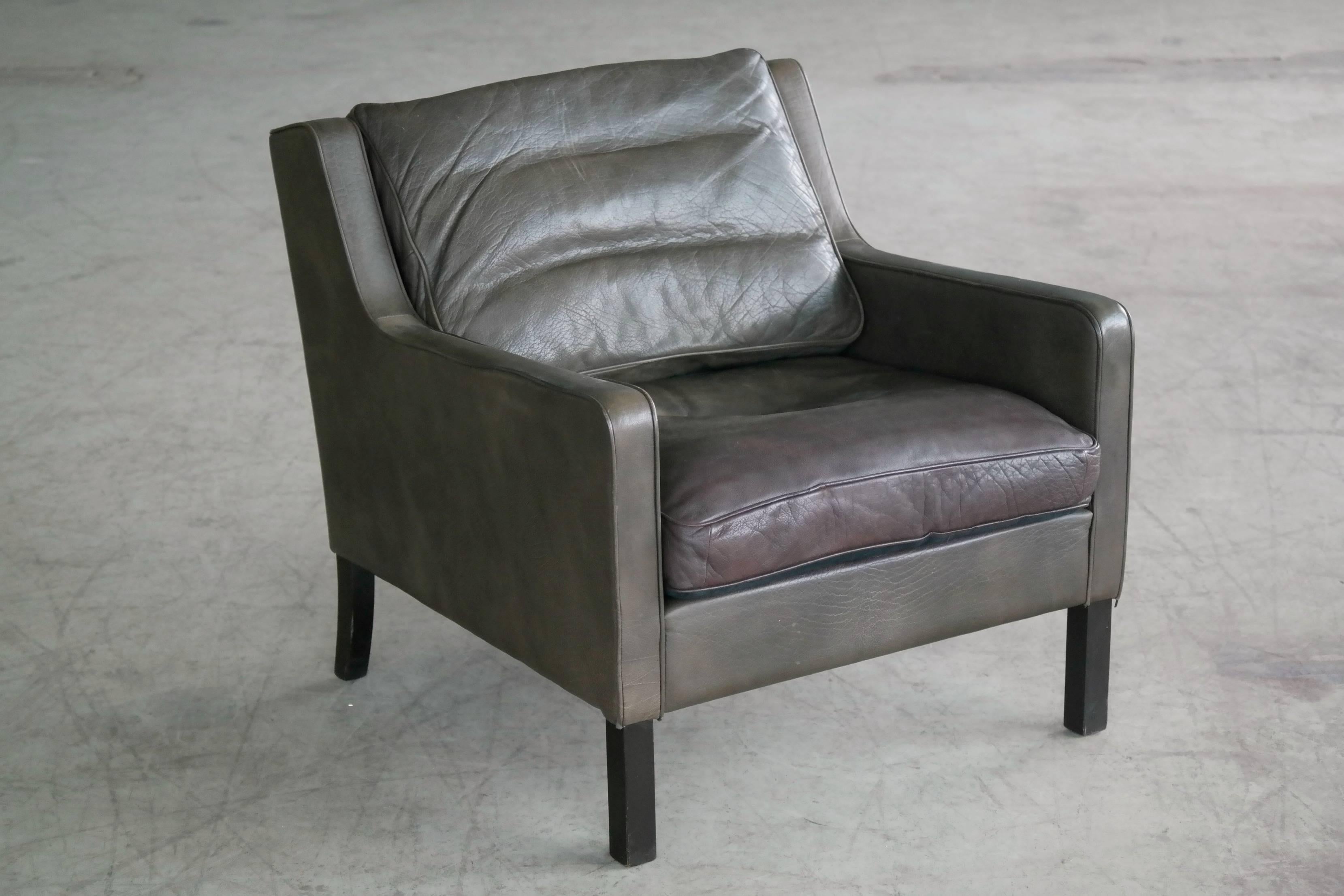 Mid-20th Century Børge Mogensen Style Pair of Lounge Chairs and Ottoman in Dark Olive Leather