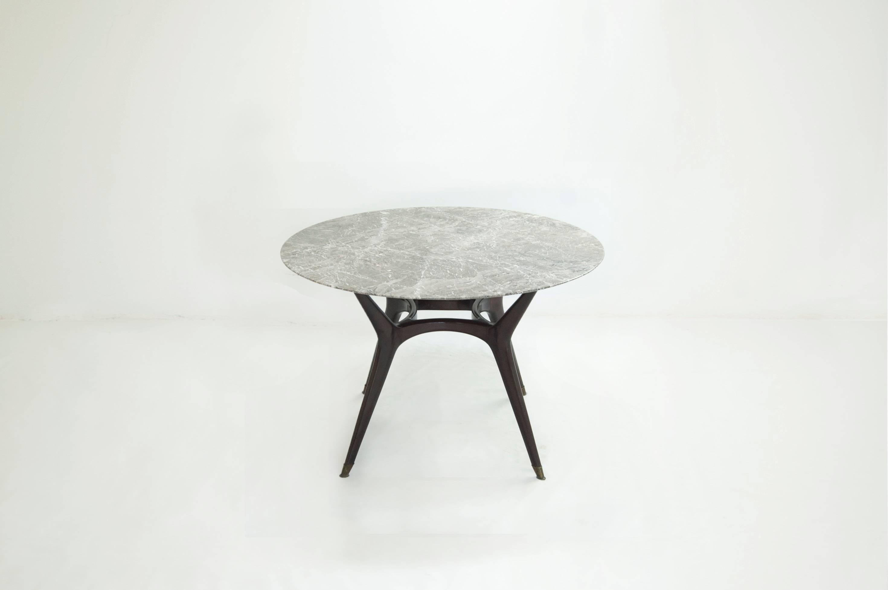 20th Century Italian Marble and wood Circular Dining Table
Unknown designer 
Mid-century Modern dining table 

43 Inches x 43 inches x 29 (H) Inches 