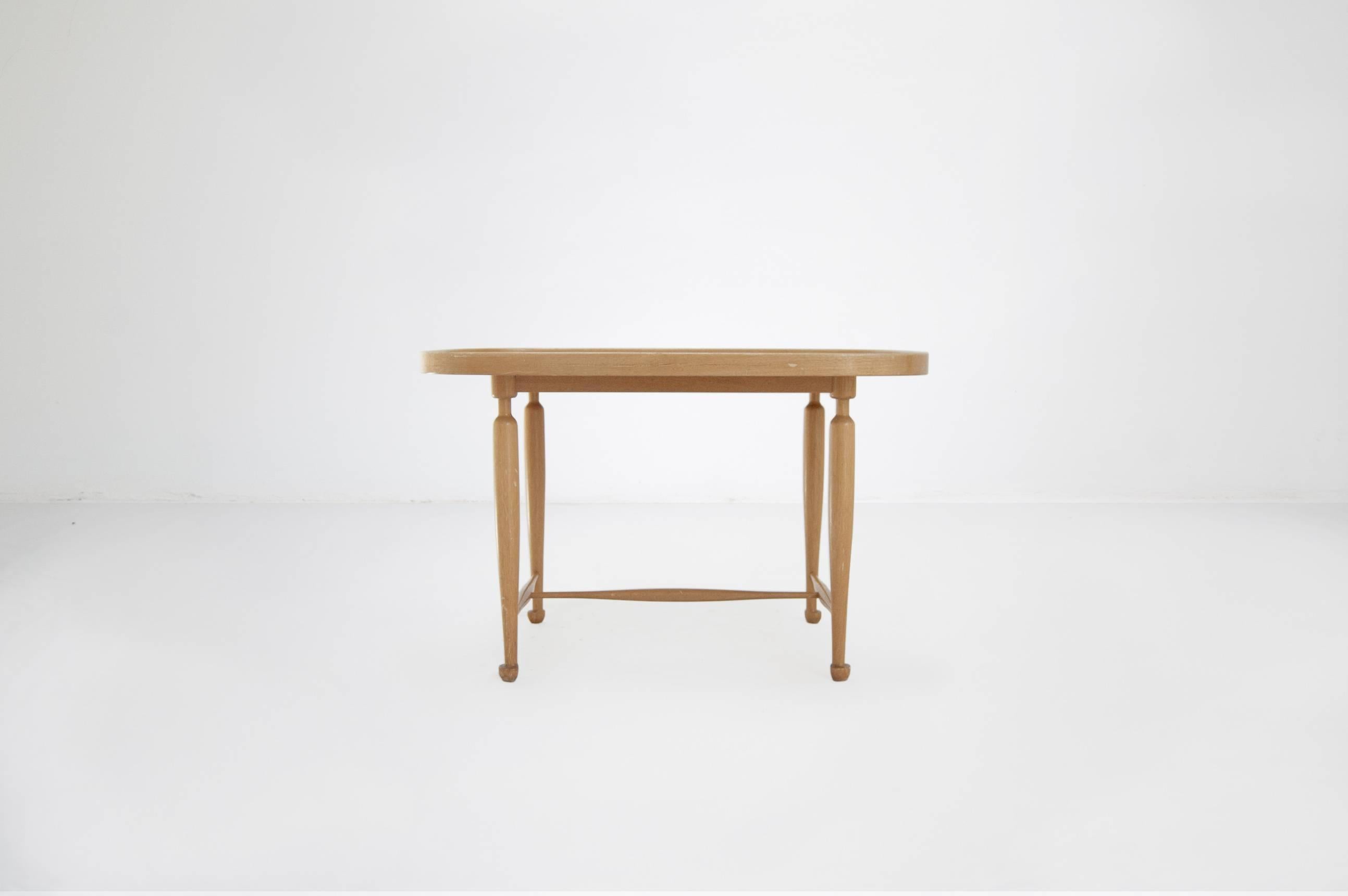 Josef Frank (1885-1967)

Coffee table model 974.
Manufactured by Svenskt Tenn, 
Sweden, 1938
Mahogany wood

Measurements
76 cm x 56 cm x 55h cm.
30 w x 22 d x 21,65h in.

Literature
Josef Frank: 1885-1967 – Minnesutställning, exh., cat,