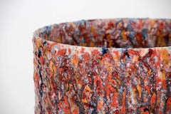 Vaso contemporaneo in ceramica testurizzata rossa modello "#1914" di Morten Løbner Espersen