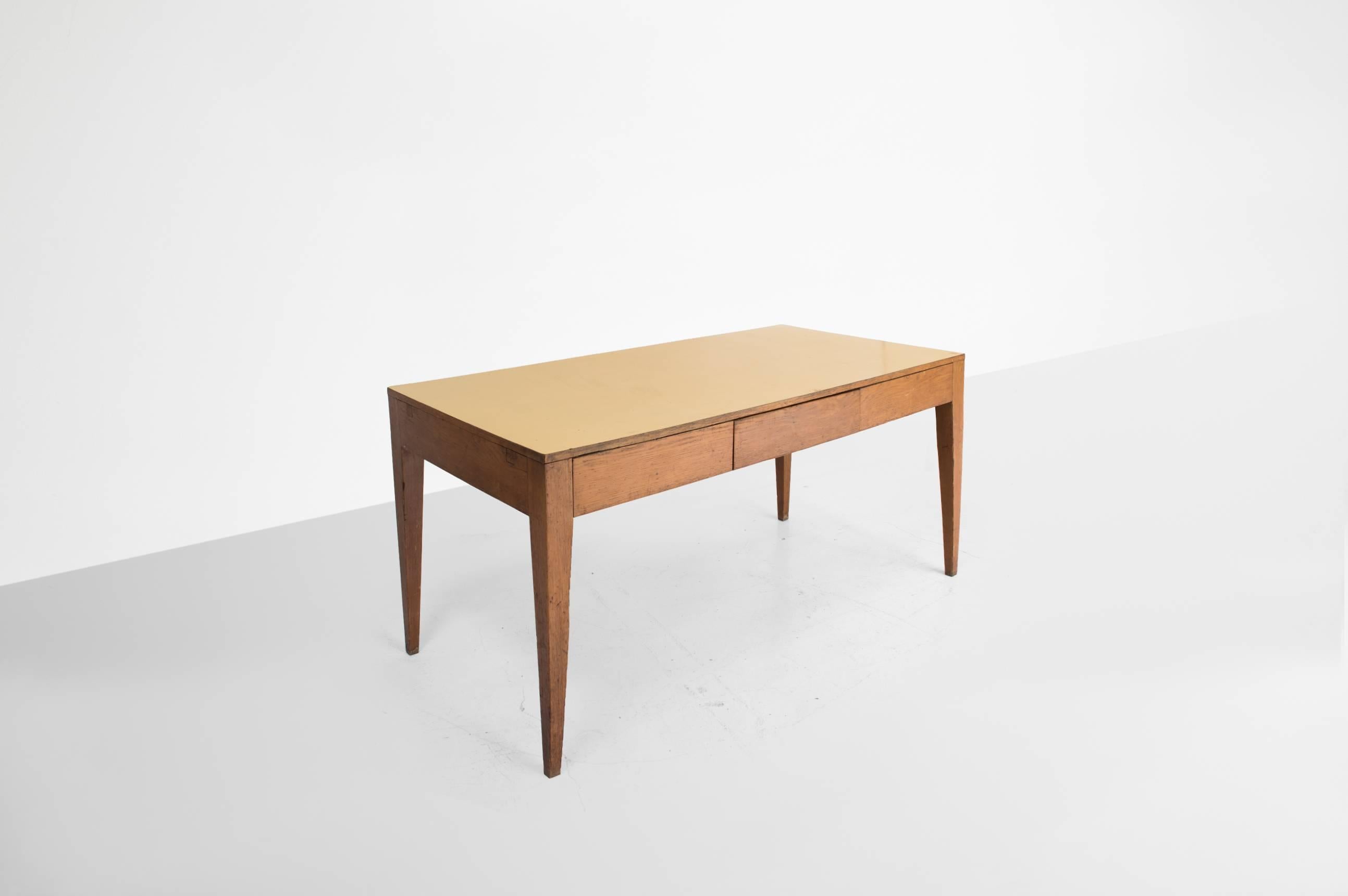 Gio Ponti (1891-1979),

table or desk.
Manufactured by Fratelli Strada,
Italy, 1950.
Walnut wood and yellow formica top.

Measurements
160 cm x 80 cm x 79h cm.
62.9 in x 31.4 in x 31.1h in.

Details
Together with a 