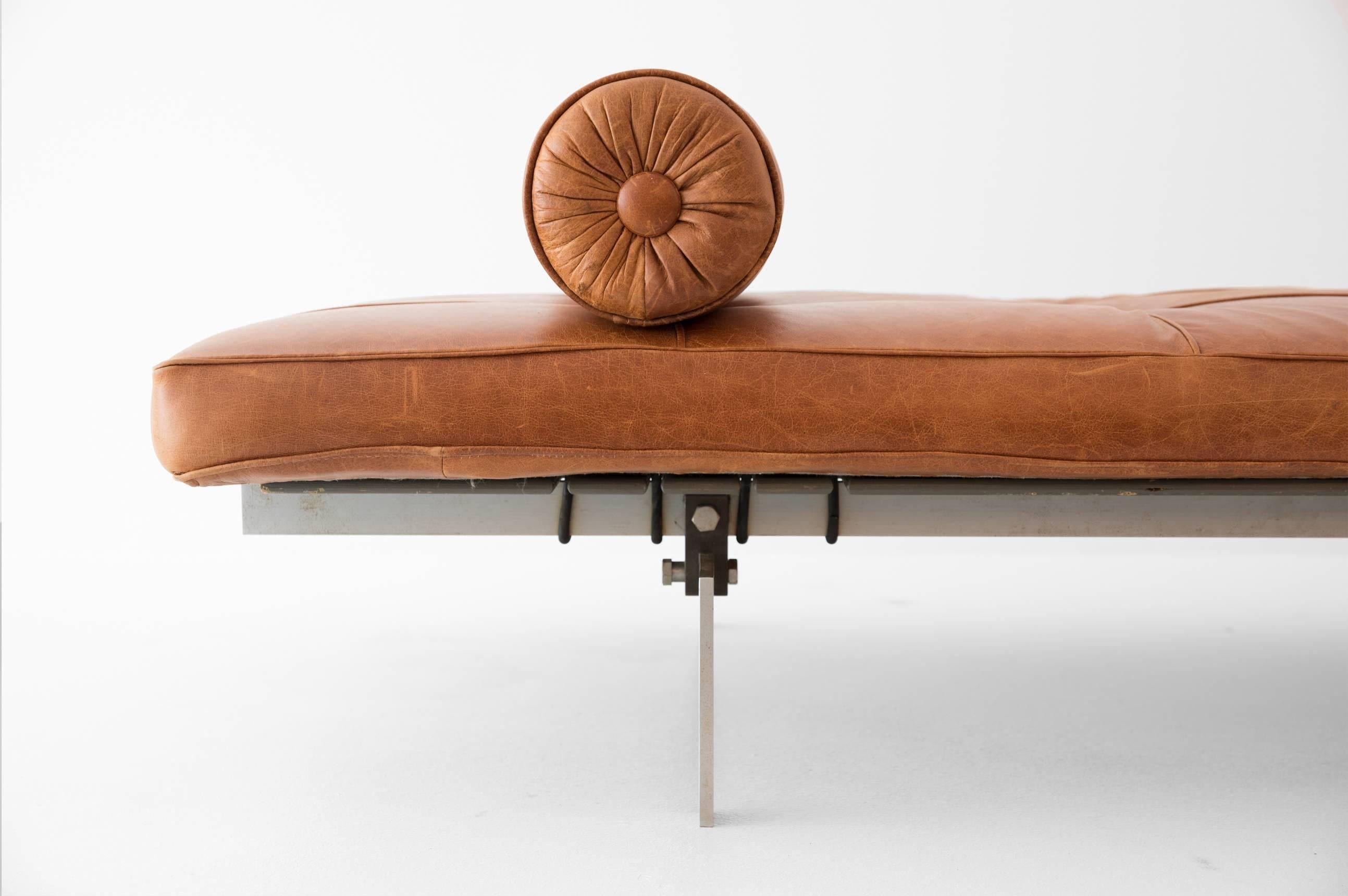 Poul Kjærholm (1929-1980).

Early day bed, model “PK 80.”
Manufactured by E. Kold Christensen.
Denmark, 1957.
Leather, chromium-plated steel.

Measurements:
194,3 cm x 81,3 cm x 30,5h cm.
76 1/2 in x 32 in x 12h in.

Literature:
Frederik