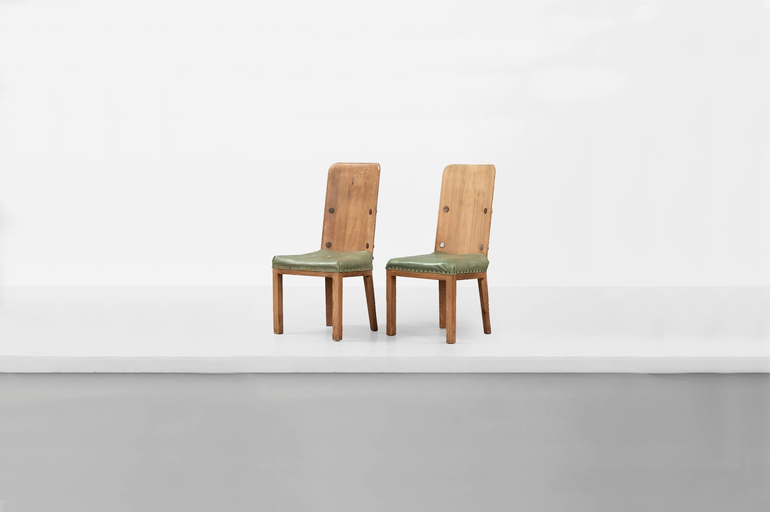 Axel Einar Hjorth (1888-1959).

Set of four high back dining chairs.
From the “Lovö” series.
Manufactured by AB Nordiska Kompaniet.
Sweden, 1932.
Pine wood, iron, fabric.
20th Century Swedish design 
Nordic design 


Measurements
50,7 cm x 47,5 cm
