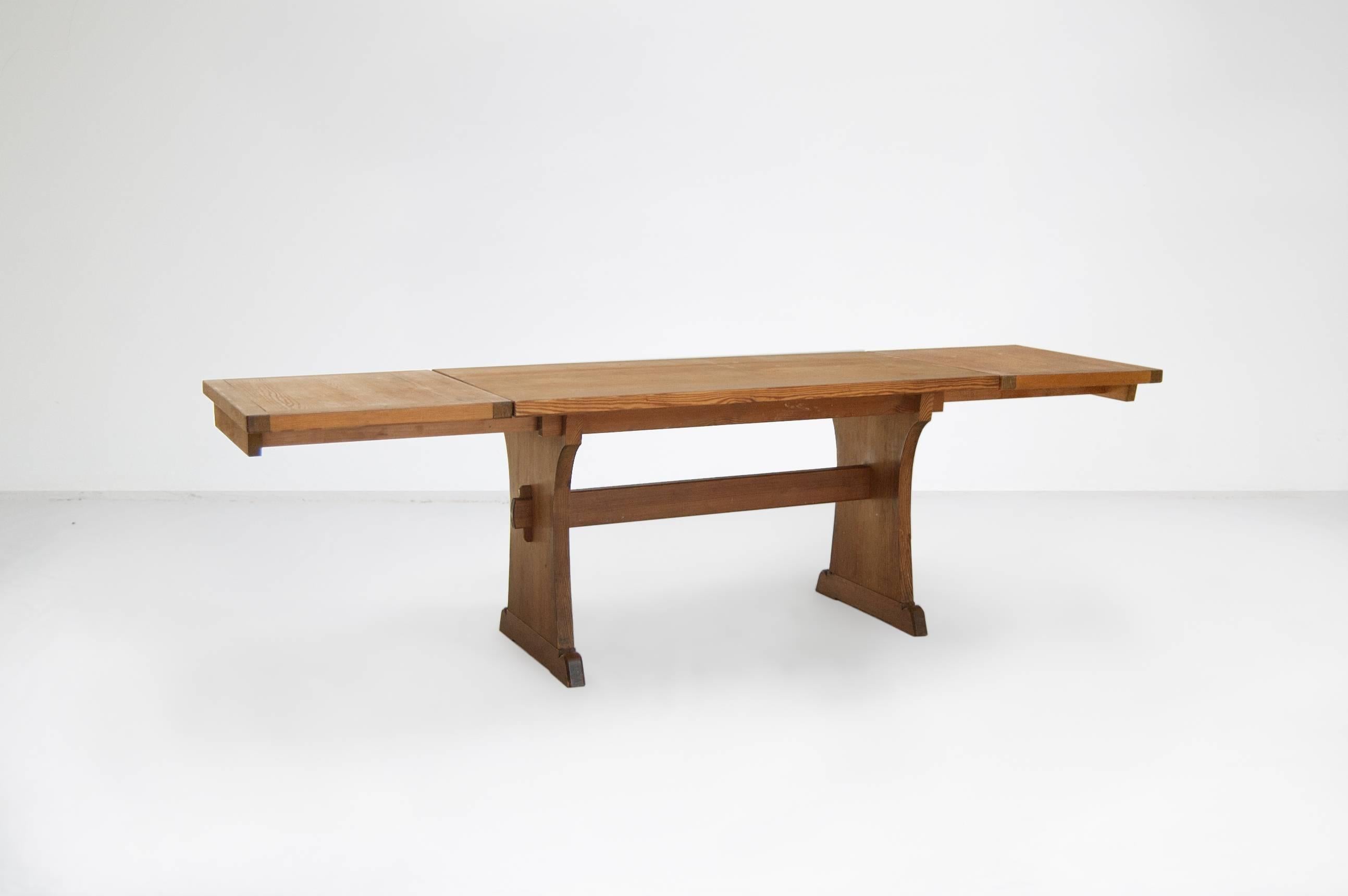 Axel Einar Hjorth (1888-1959) (Atributed).

Dining table.
Manufactured by Nordiska Kompaniet.
Sweden, 1940s.
Solid pine.

Measurements:
140 cm (260 cm extended) x 70 cm x 74 H cm.
55.11 in (102 in extended) x 27.55 in x 29.1 H in.