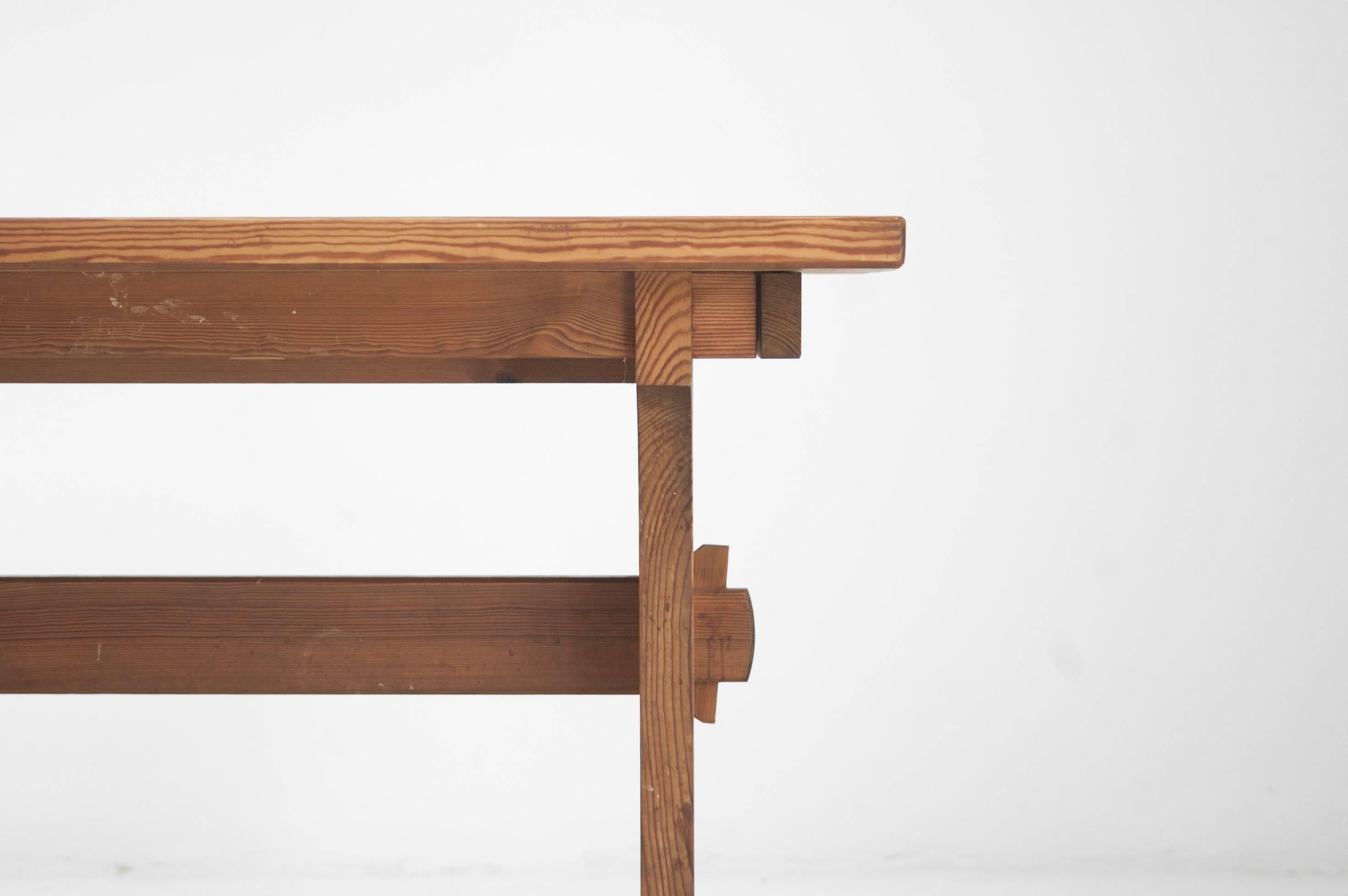 Axel Einar Hjorth Extendable Sold Pine Dining Table 20th century Swedish design  In Excellent Condition In Barcelona, ES