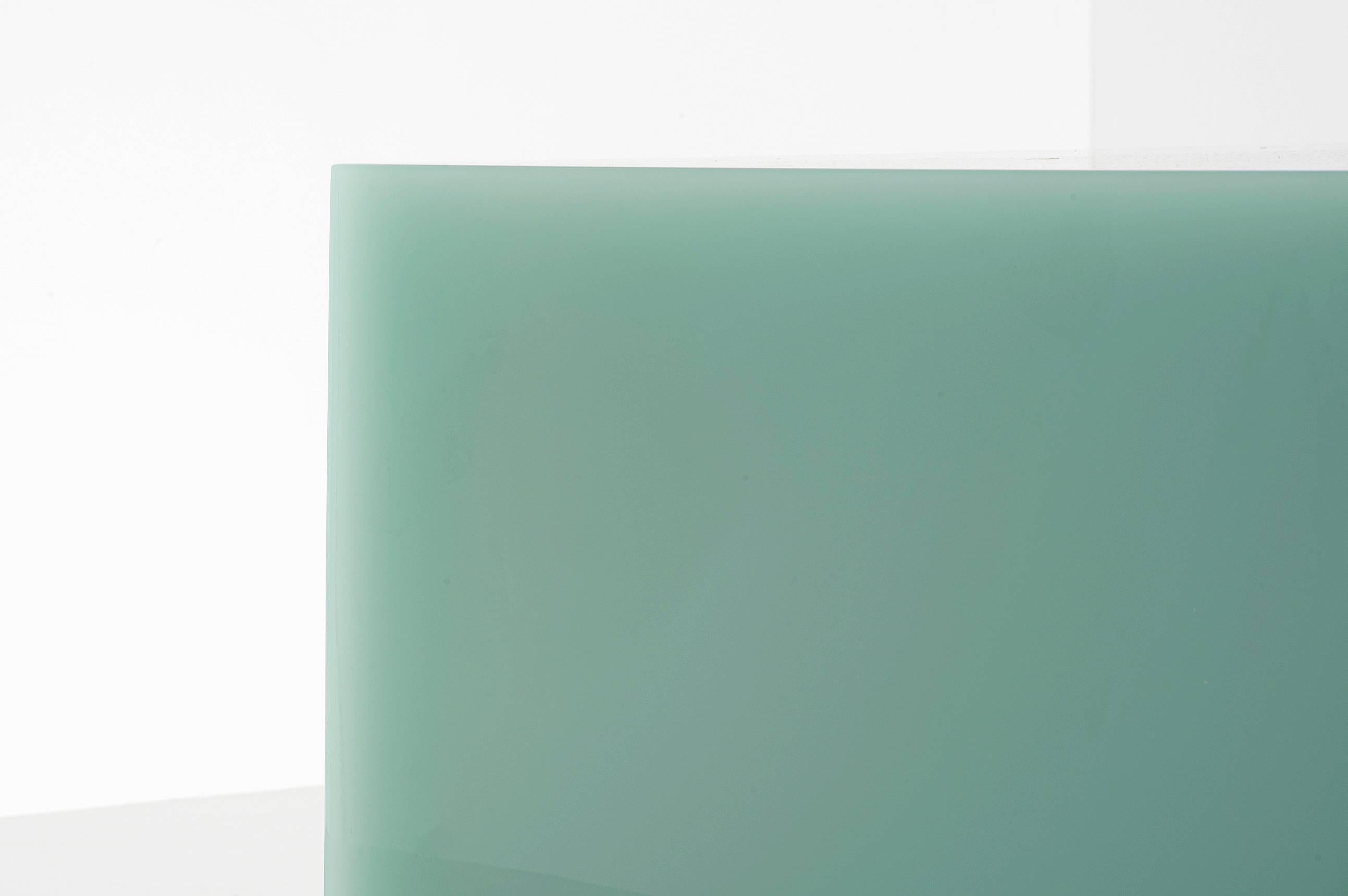 Moderne Sabine Marcelis Contemporary Mint Candy Cube Low Side Table High Cast Resin (Table d'appoint basse en résine moulée à la menthe)  en vente