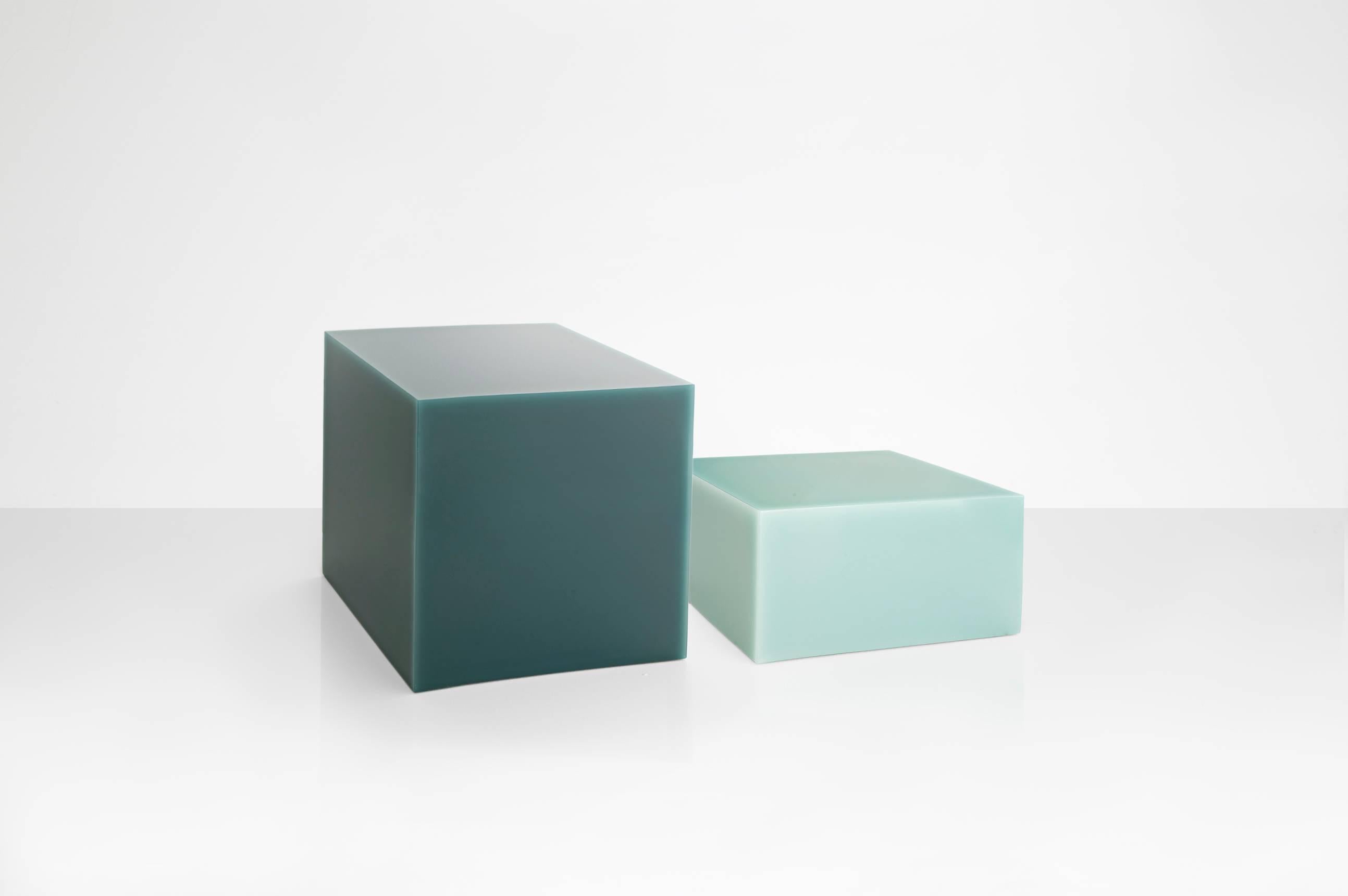 Néerlandais Sabine Marcelis Contemporary Mint Candy Cube Low Side Table High Cast Resin (Table d'appoint basse en résine moulée à la menthe)  en vente