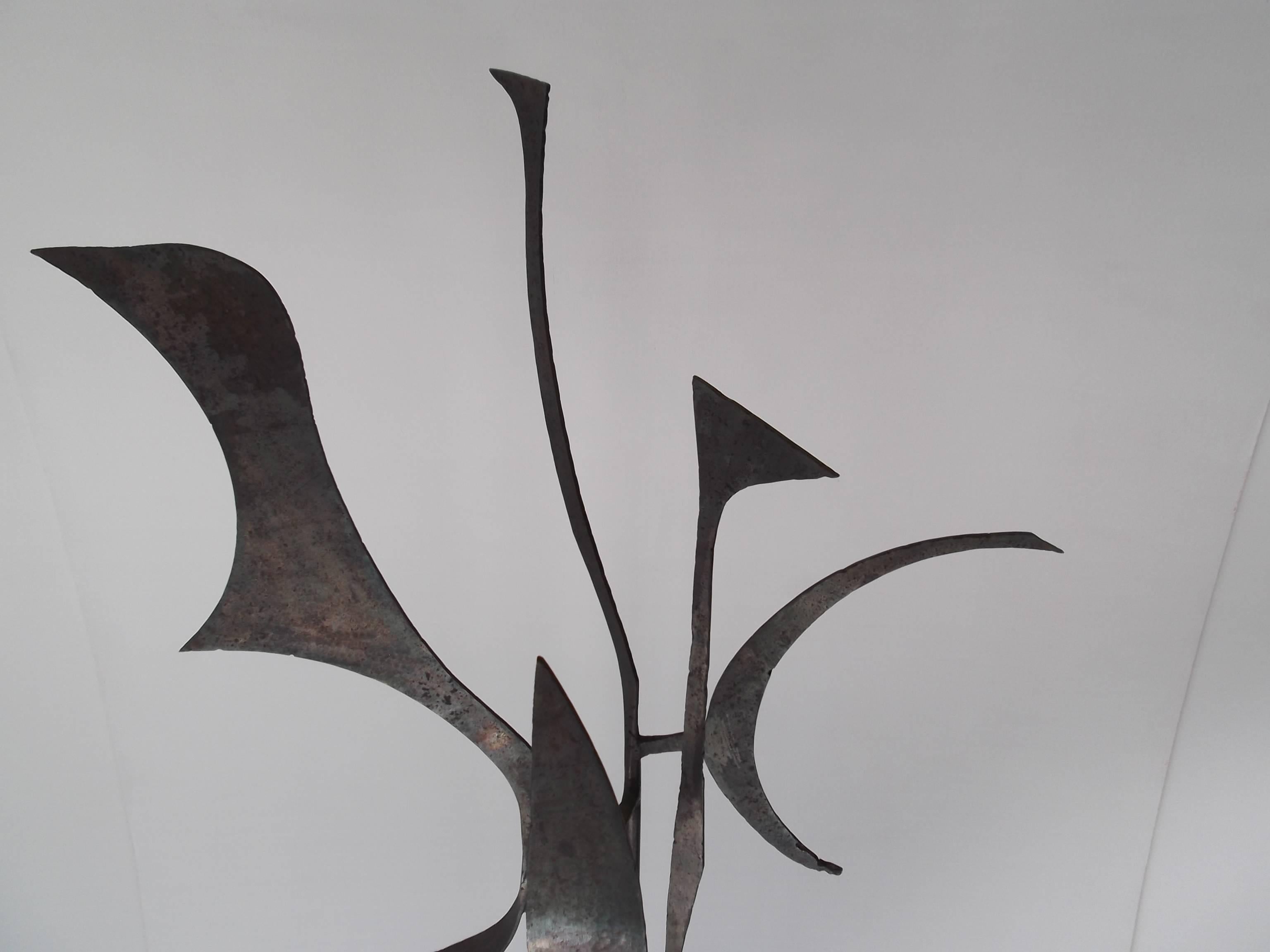 Signed 1963 Jay J. McVicker Abstract Modernist Tall Welded Steel Sculpture In Good Condition For Sale In Tulsa, OK