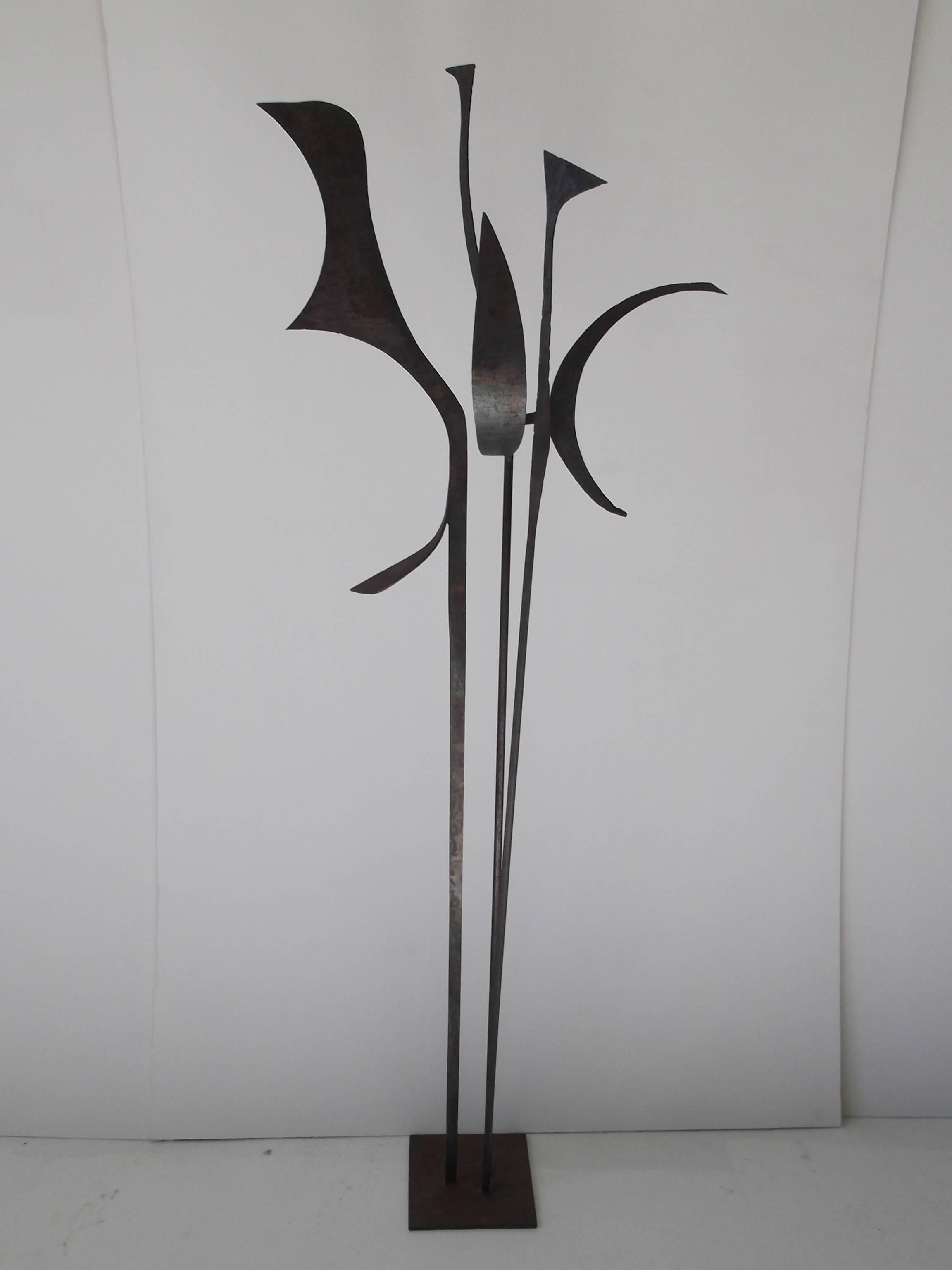 Signed 1963 Jay J. McVicker Abstract Modernist Tall Welded Steel Sculpture For Sale 1