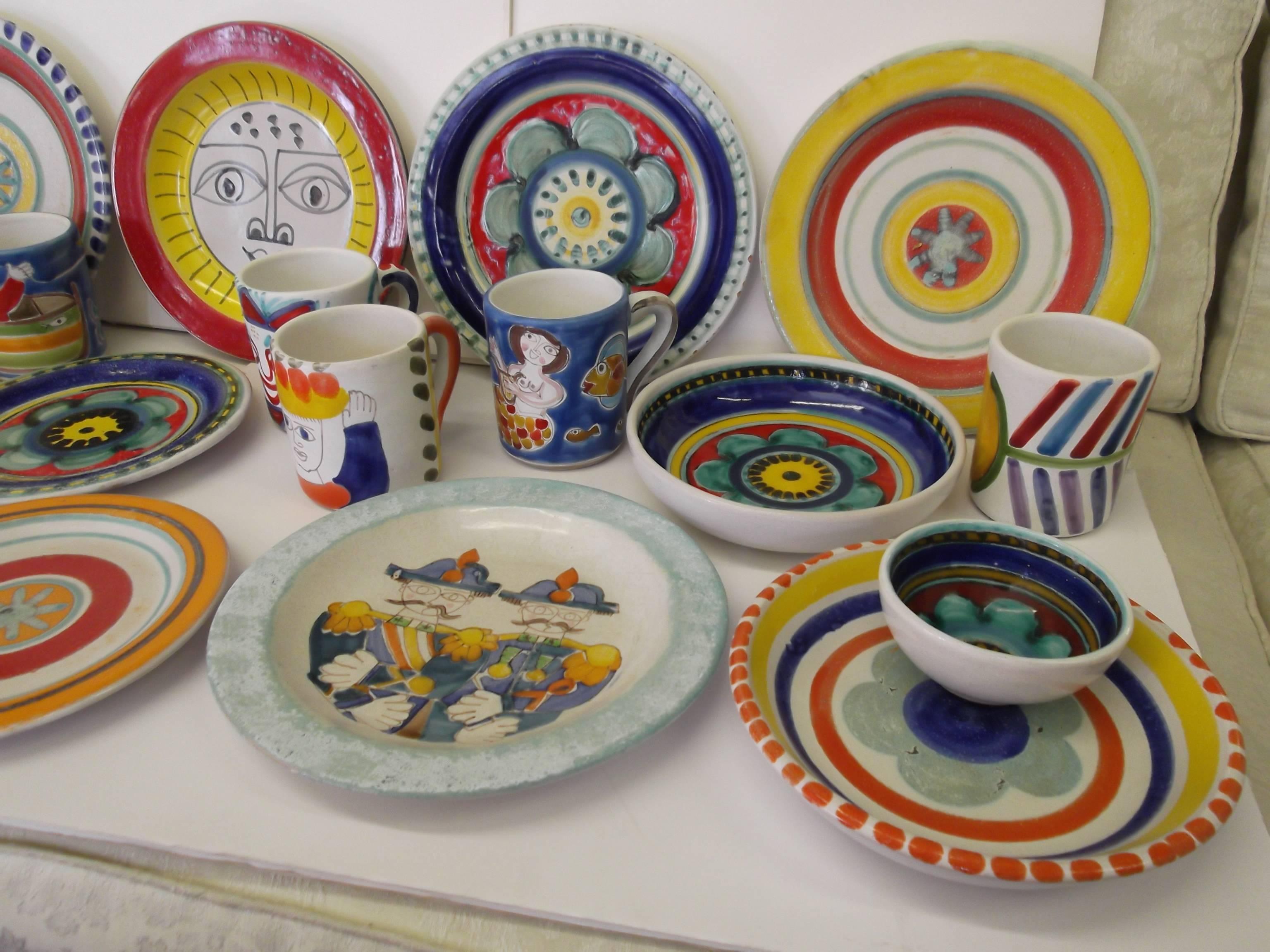22 Pieces Lot 1960s DeSimone Italian Pottery Dishes In Good Condition In Tulsa, OK