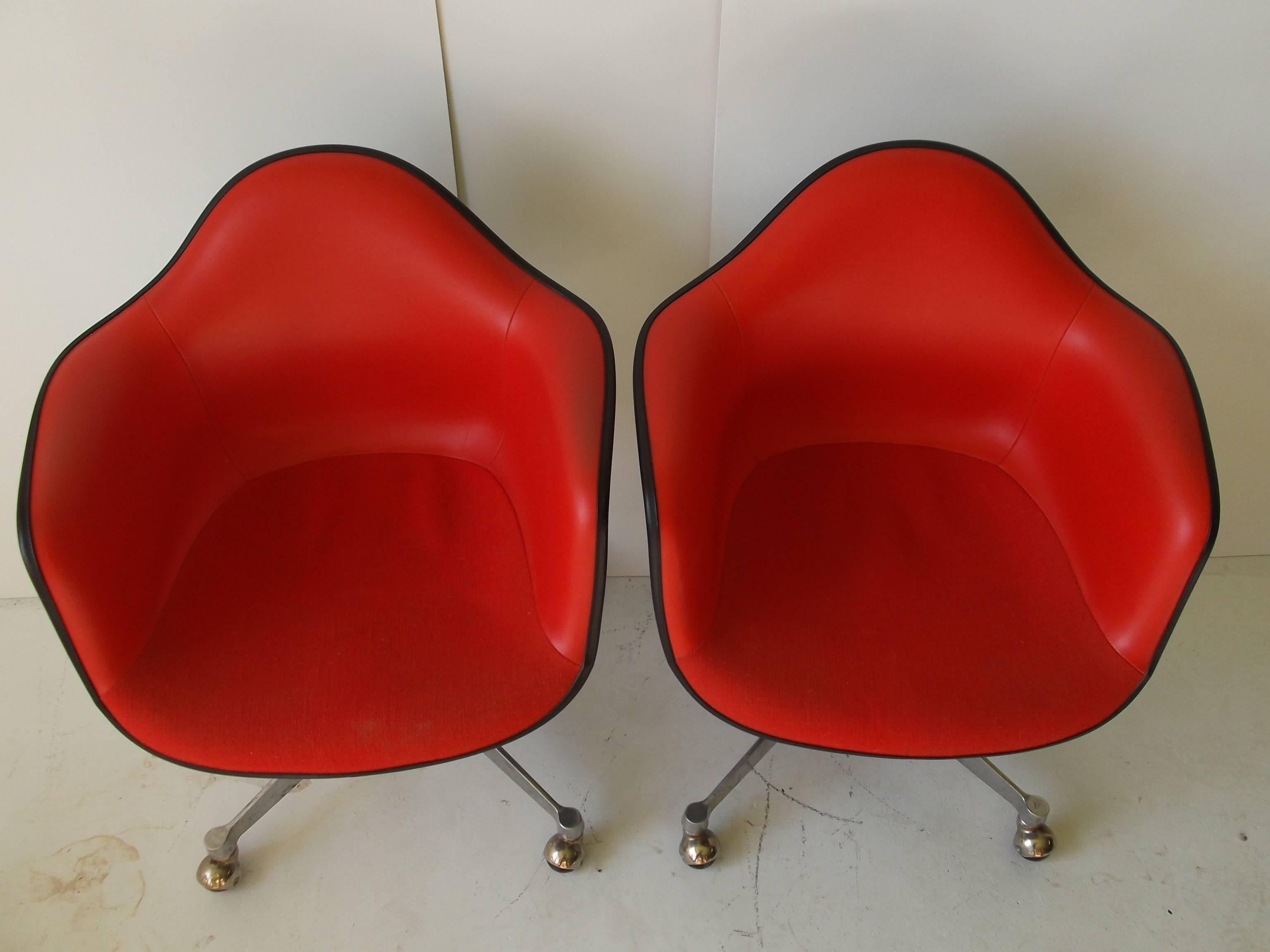 Pair of 1968 Charles Eames Tilt Swivel Height Adjust Fiberglass Chairs Orig Red In Good Condition In Tulsa, OK