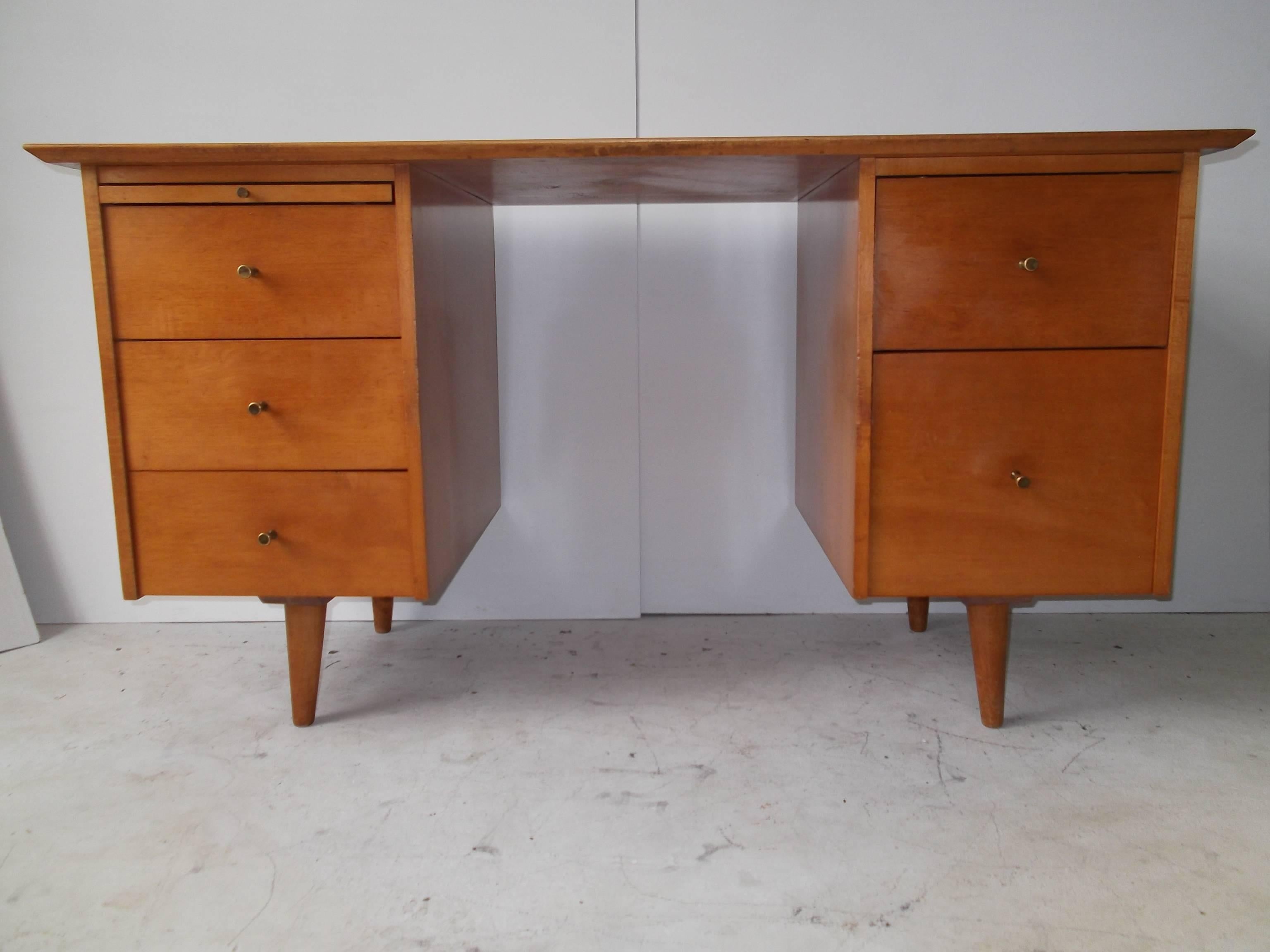 This is a beautiful 1950s desk by Paul McCobb, in the Planner Group Line, for Winchendon Furniture Co. It is from the 1950s, and retains its orig. nice finish. It is in the rarer double pedestal configuration, with five-drawer and a pull-out writing