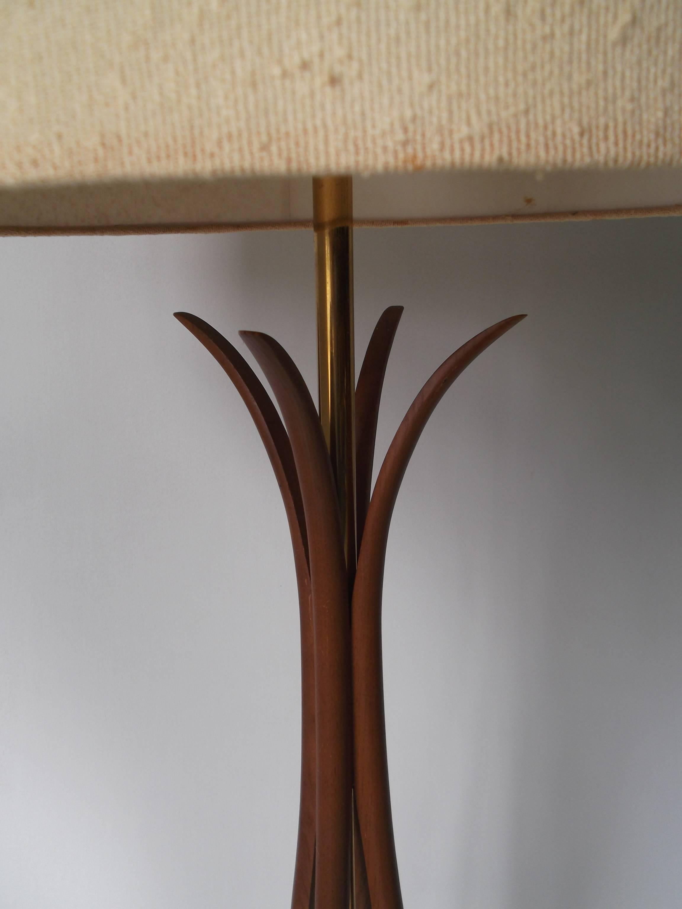 This is a nice vintage 1950s original, floor lamp by Rembrandt. It has a label to metal socket. It features four walnut Danish modern style curvy tapering ribs. There is a glass shade up light for the orig. shade to rest on. Base has minor wear