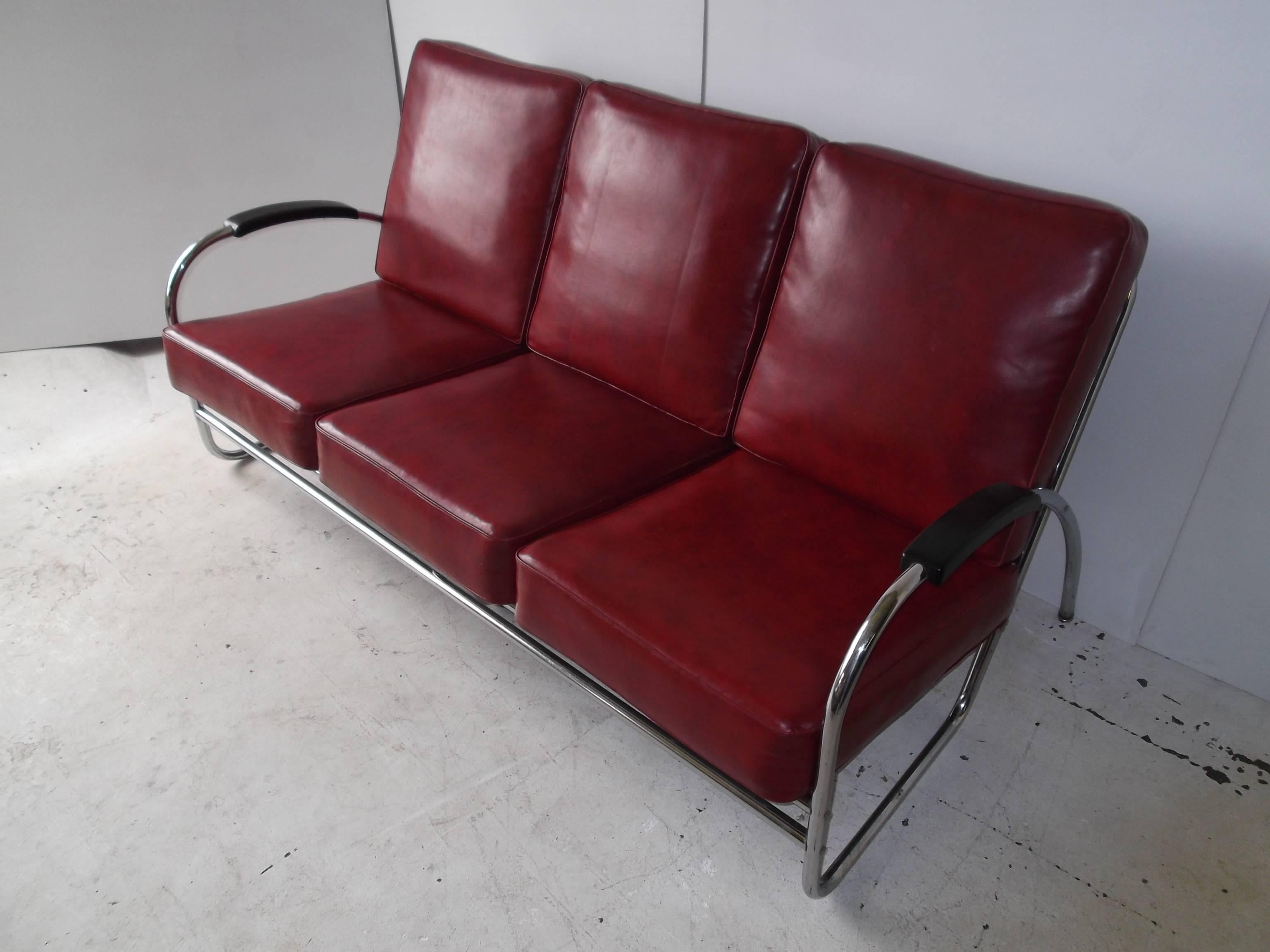 Royal Metal Chrome Three-Seat Art Deco Sofa with Original Cushions In Good Condition In Tulsa, OK