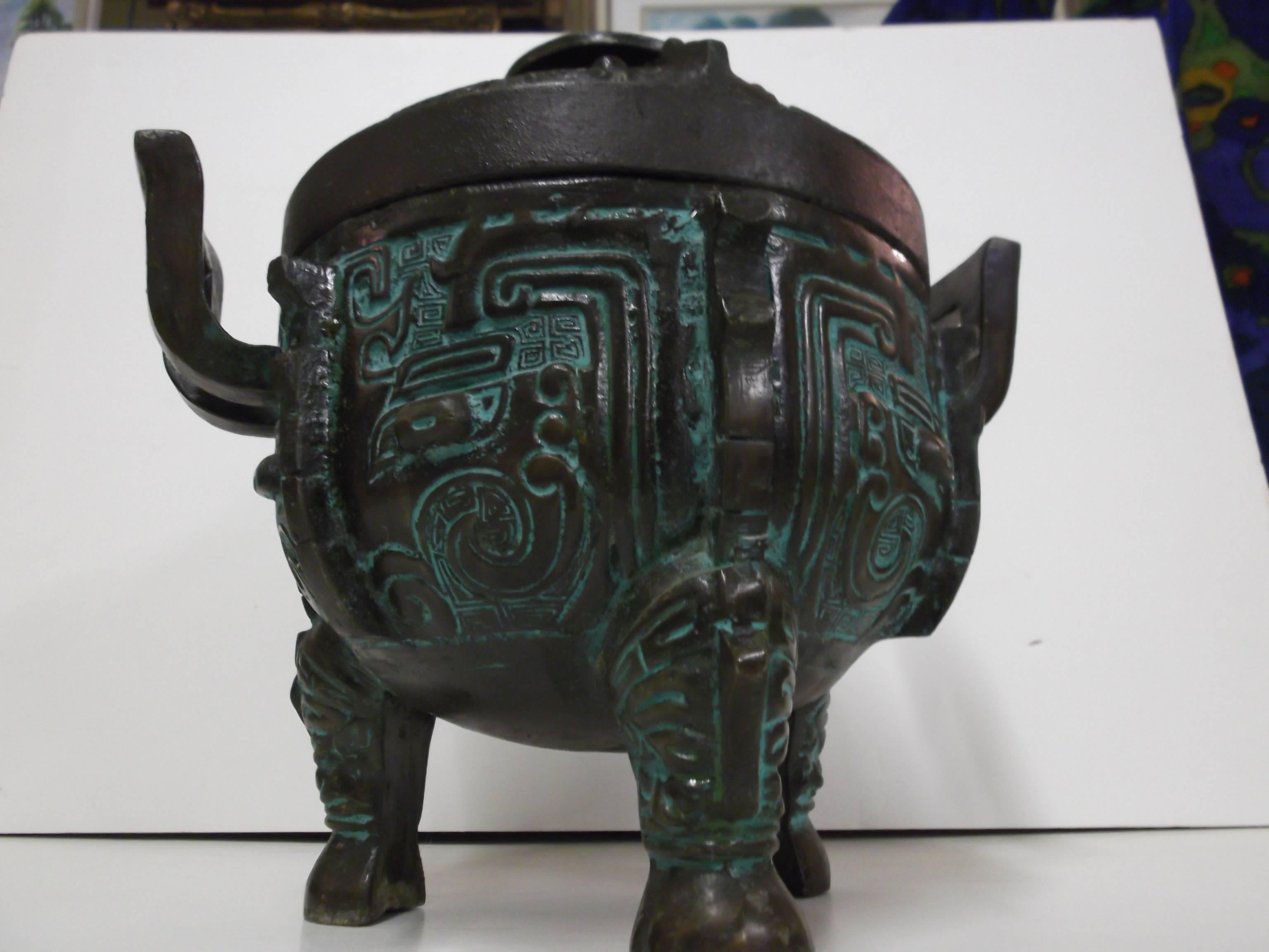 Large Vintage Attributed James Mont Cast Metal Asian Aztec Temple Urn Ice Bucket In Good Condition In Tulsa, OK