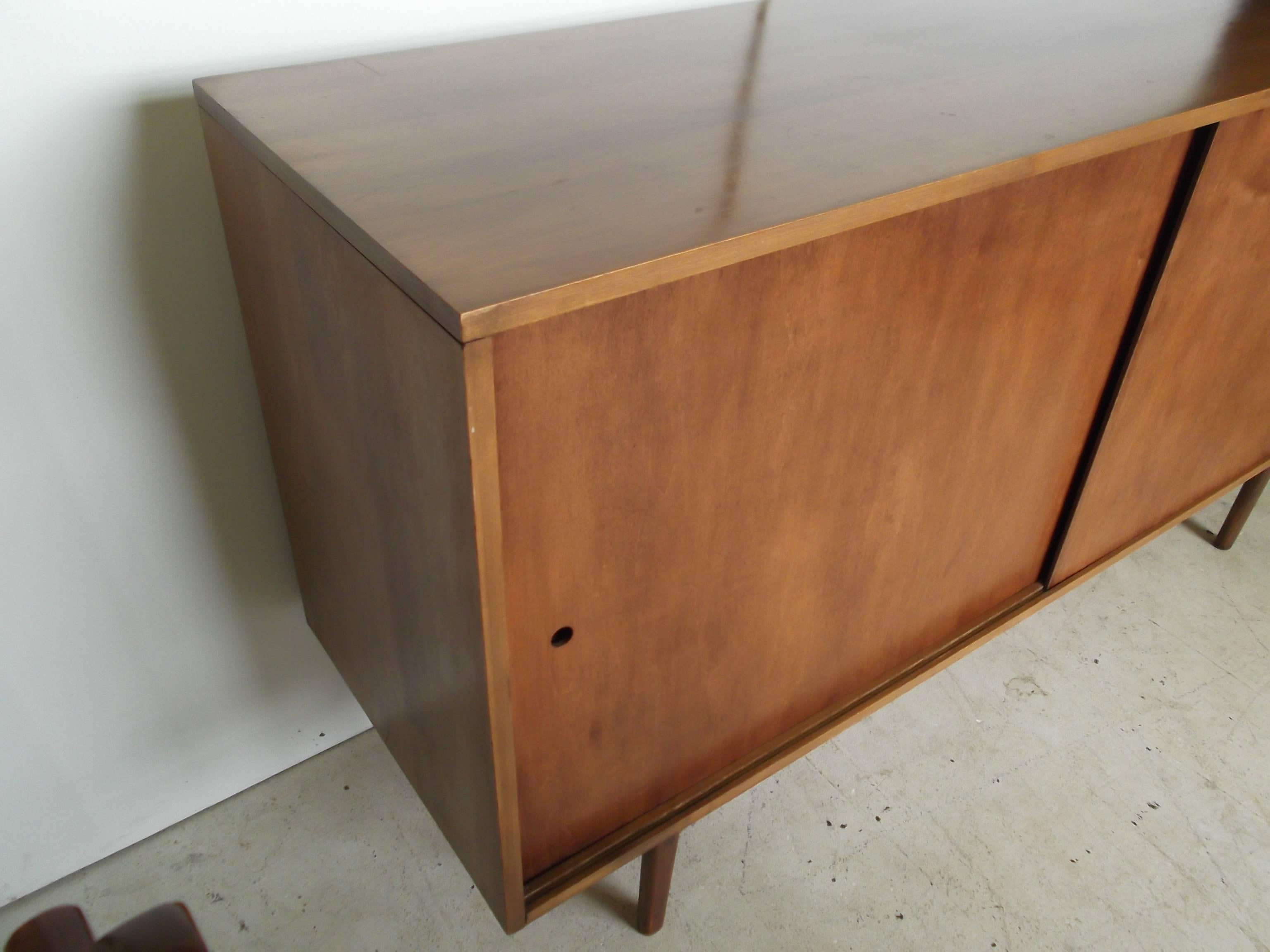 Paul McCobb Planner Group Credenza Sideboard with Walnut Finish In Good Condition In Tulsa, OK