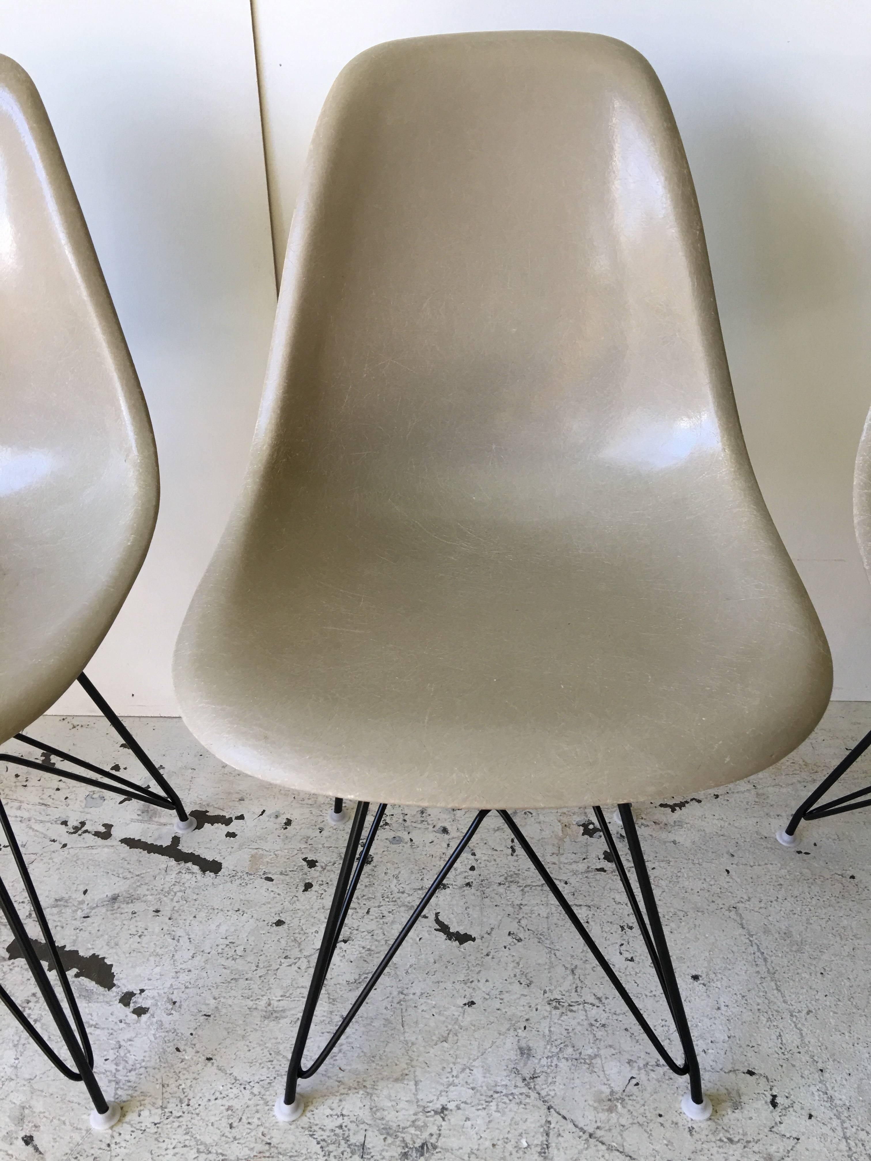 Charles Eames Set of Grey Fiberglass Eiffel Tower Base Chairs for Herman Miller In Good Condition In Tulsa, OK