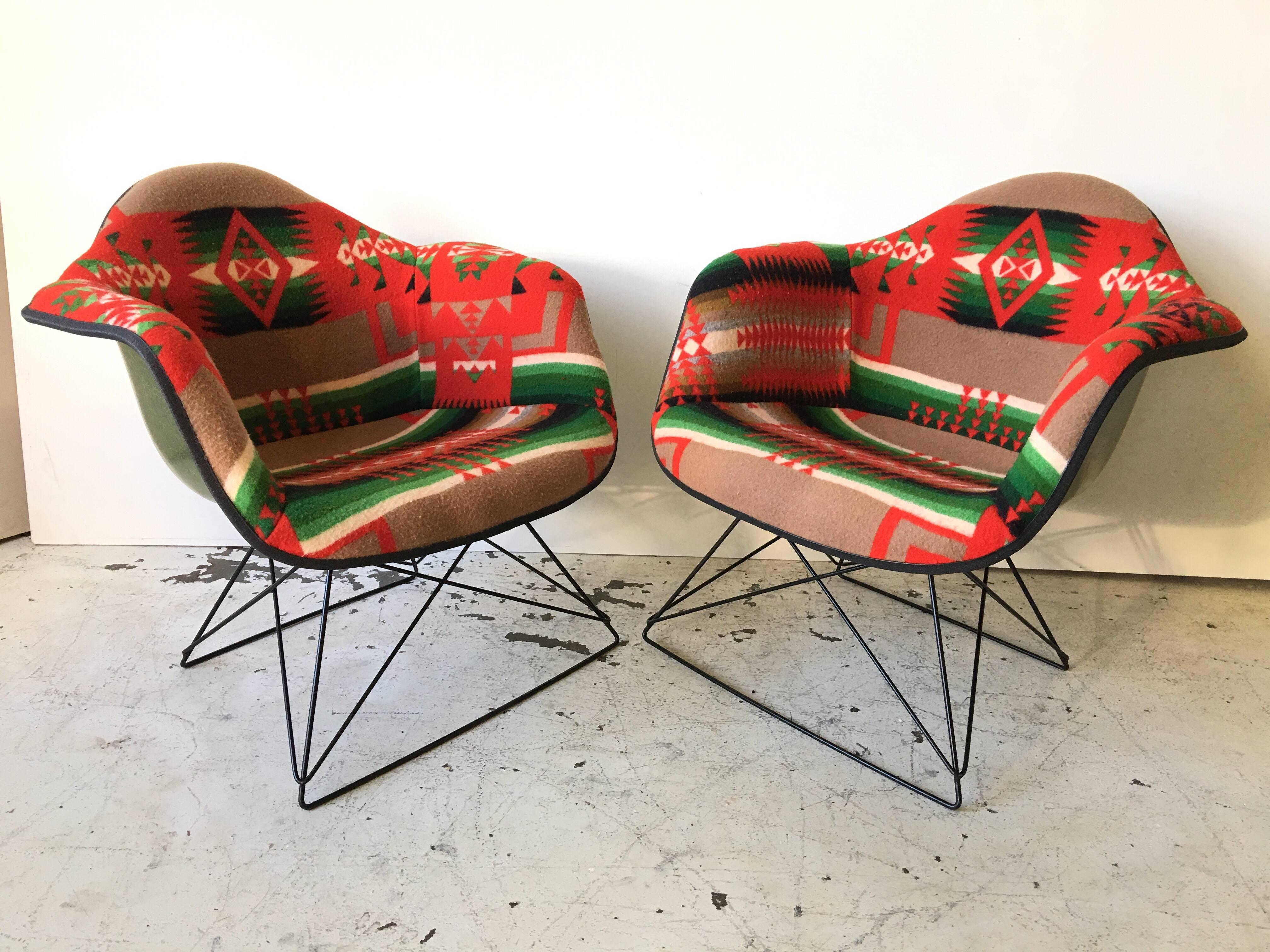 Vintage Eames Pendleton Wool Blanket Low Lounge Chairs In Good Condition In Tulsa, OK