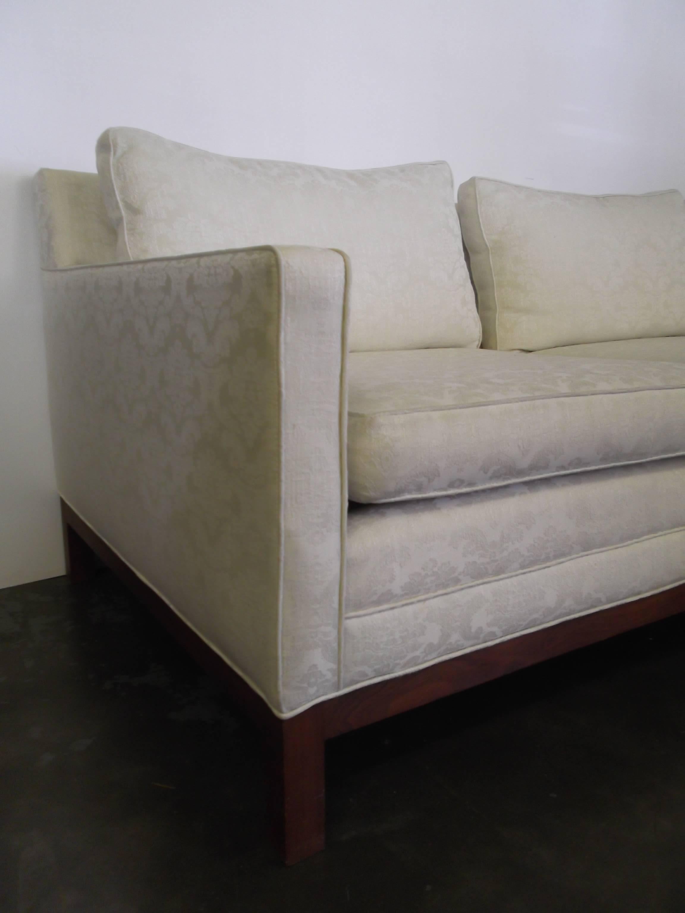Milo Baughman for Dillingham Modern Walnut Base Sofa In Good Condition In Tulsa, OK