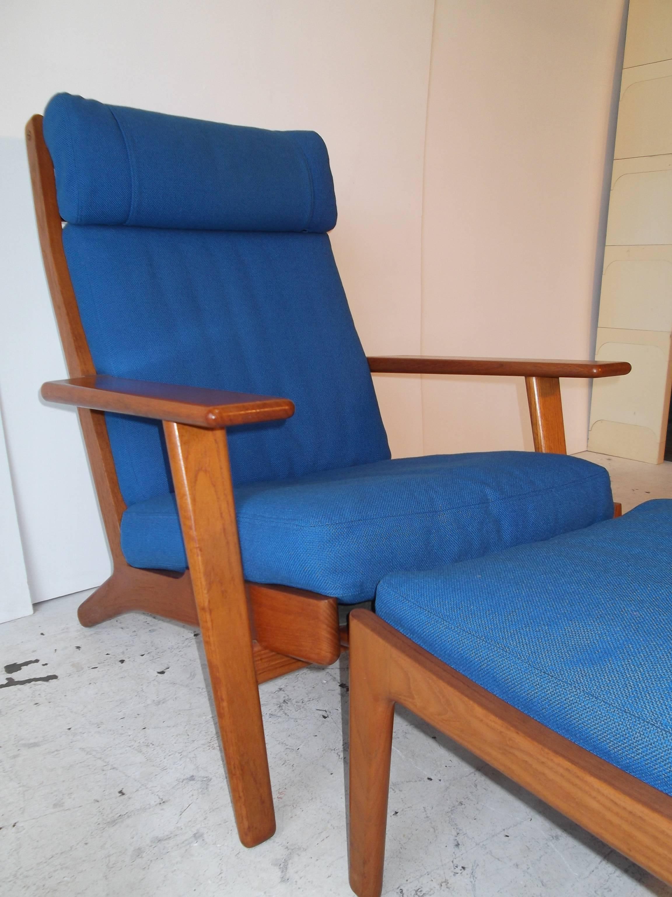 Mid-Century Modern Hans Wegner Teak Lounge Chair with Ottoman for GETAMA For Sale