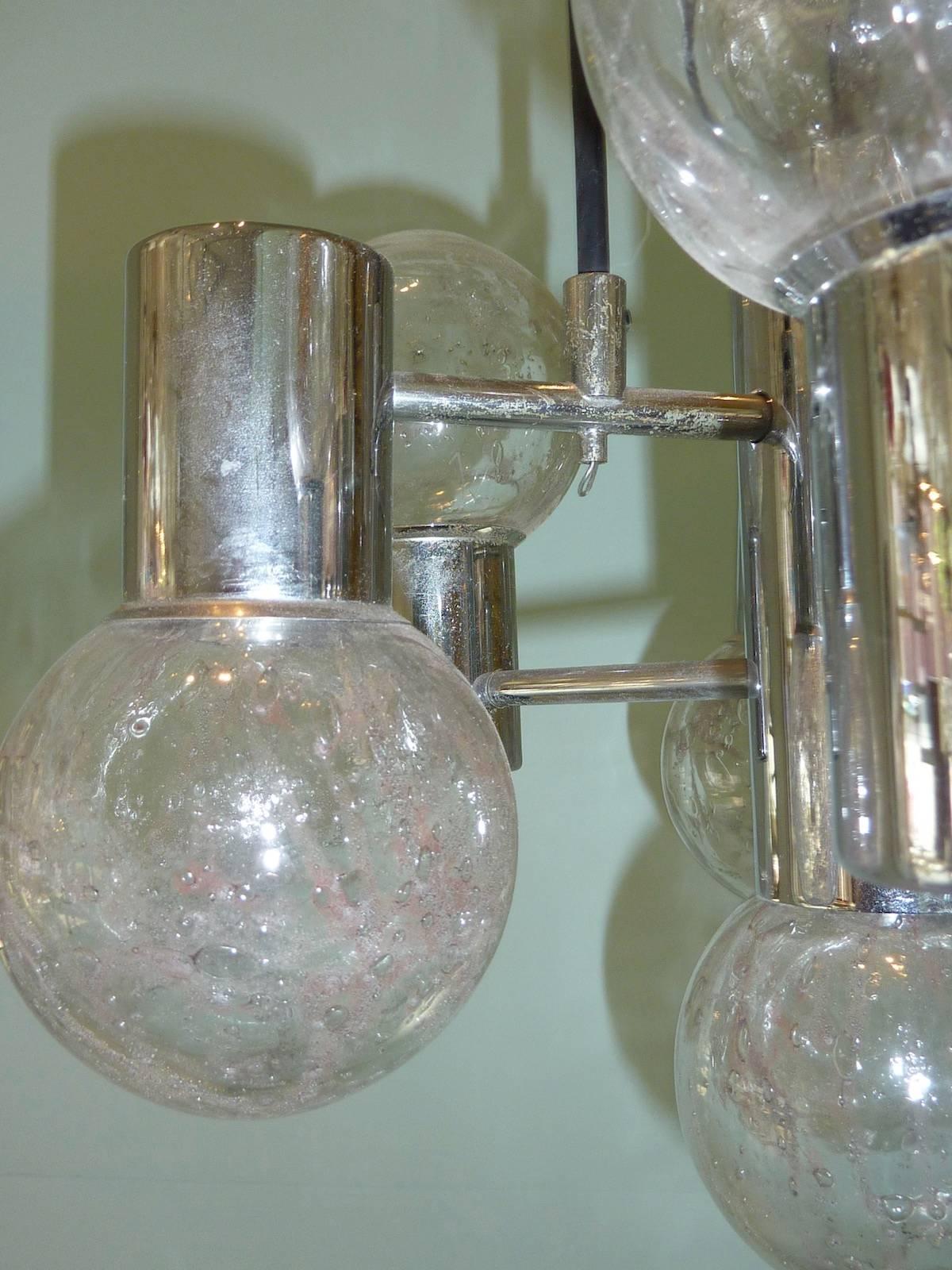 Mid-Century Modern Chrome and Glass Pendant Light Fixture In Good Condition For Sale In Frisco, TX