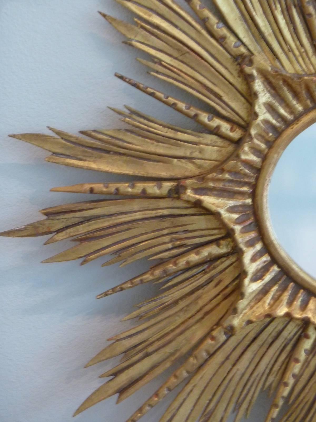 Hollywood-Regency Style 1920s, French Gold-Leaf Oval Sun-Burst Wall Mirror In Good Condition In Frisco, TX