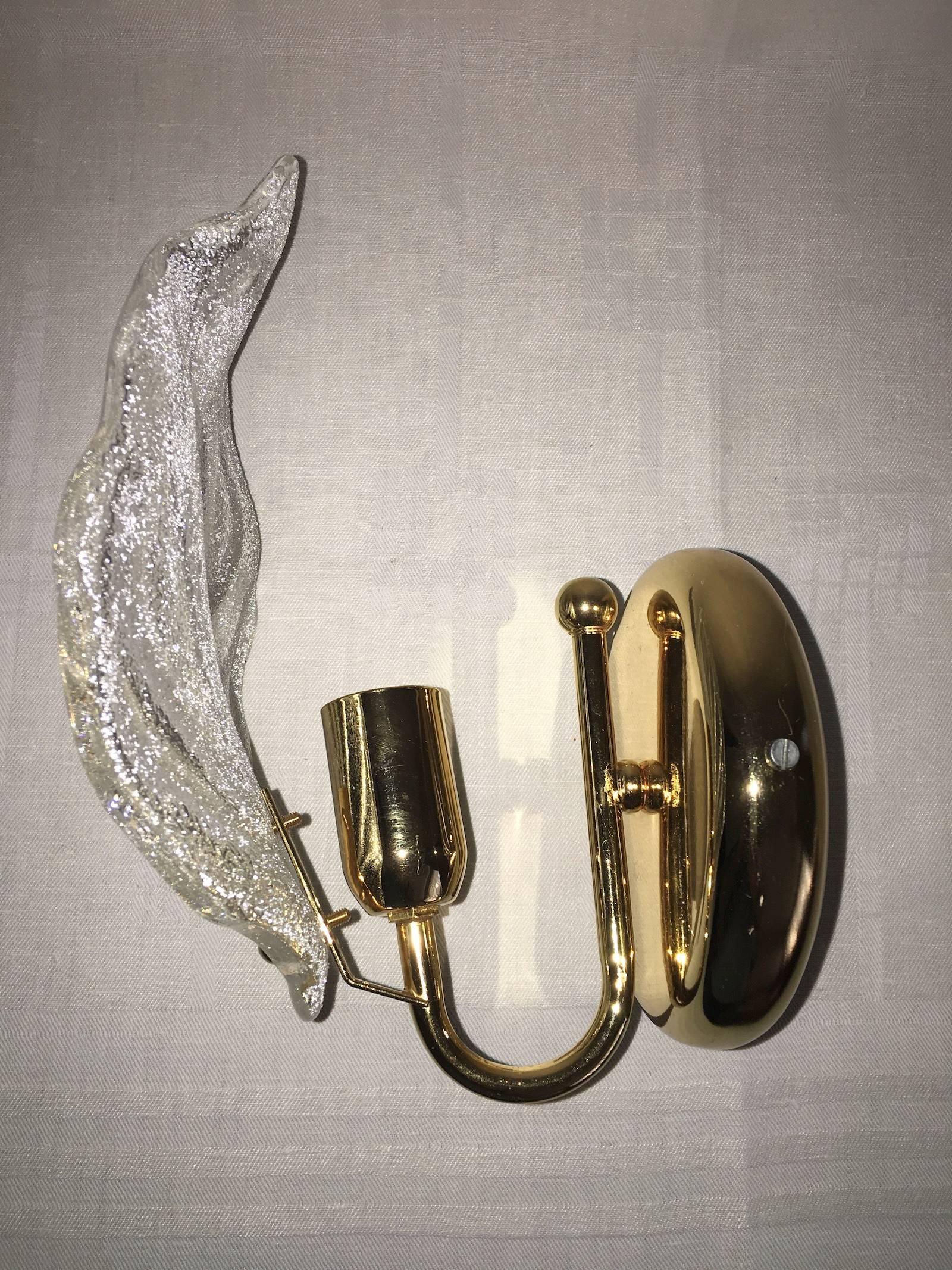 Pair of Leaf Murano Glass Wall Sconces In Good Condition For Sale In Frisco, TX