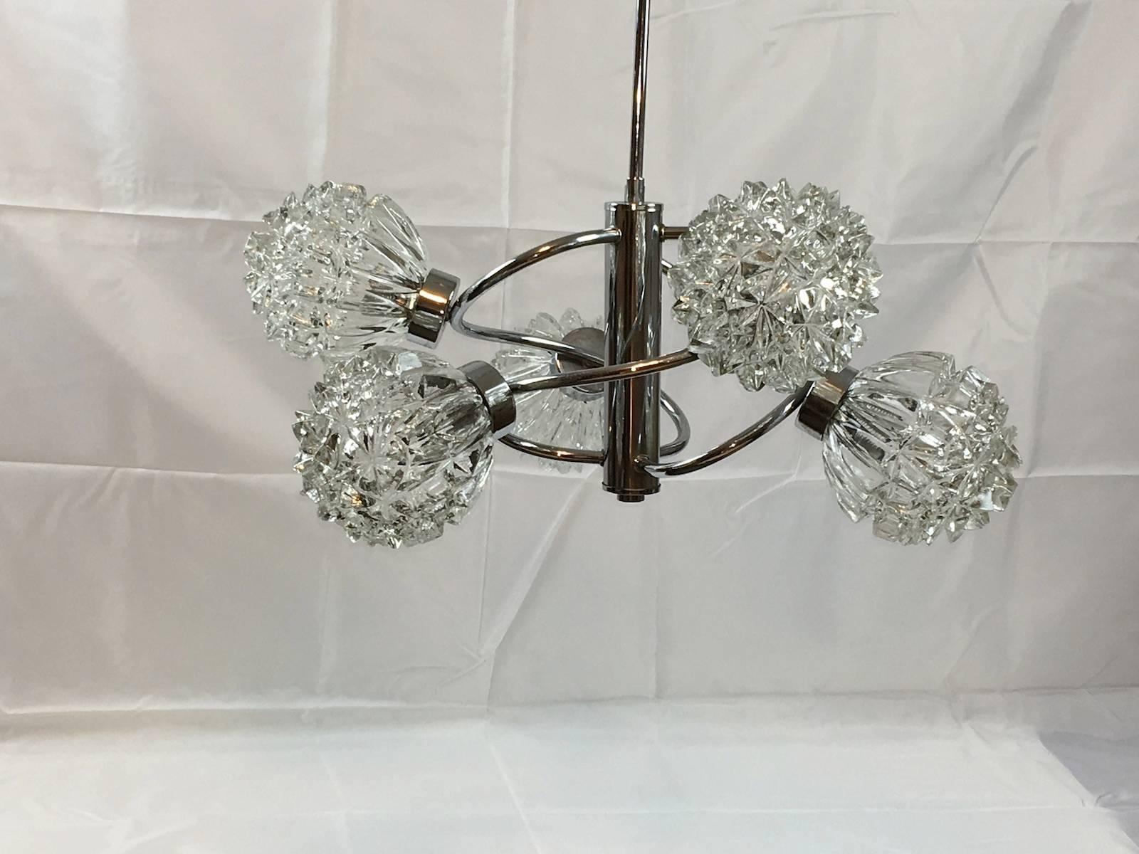 A six-arm circa 1960s chrome glass Sputnik chandelier by Richard Essig with interior lights. Each fixture requires six European E14 candelabra bulbs, each bulb up to 40 watts.