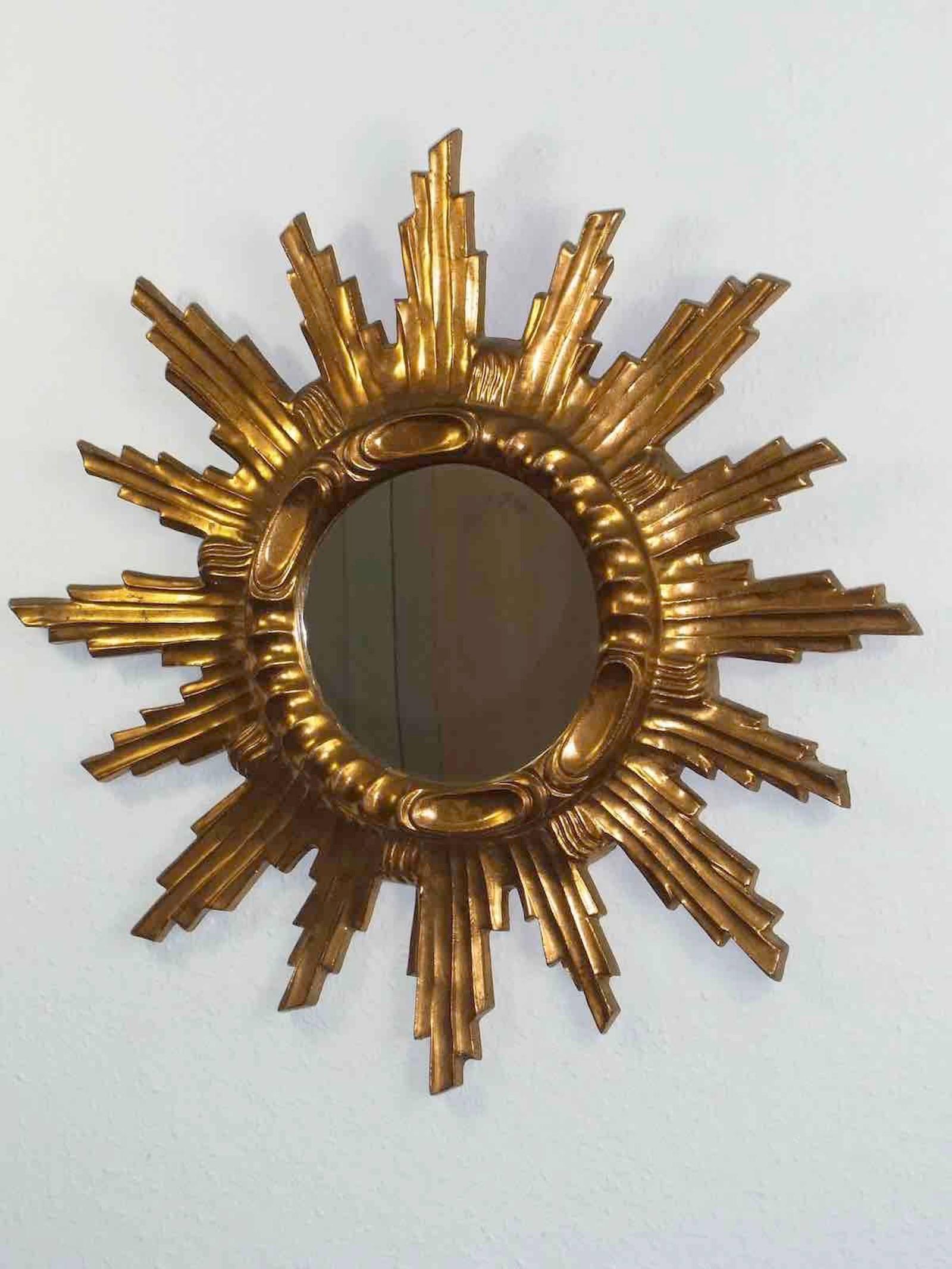Italian sunburst or starburst mirror made of wood and composition. Gilded with nice gold paint. No chips, no cracks, no repairs. Ready to hang!