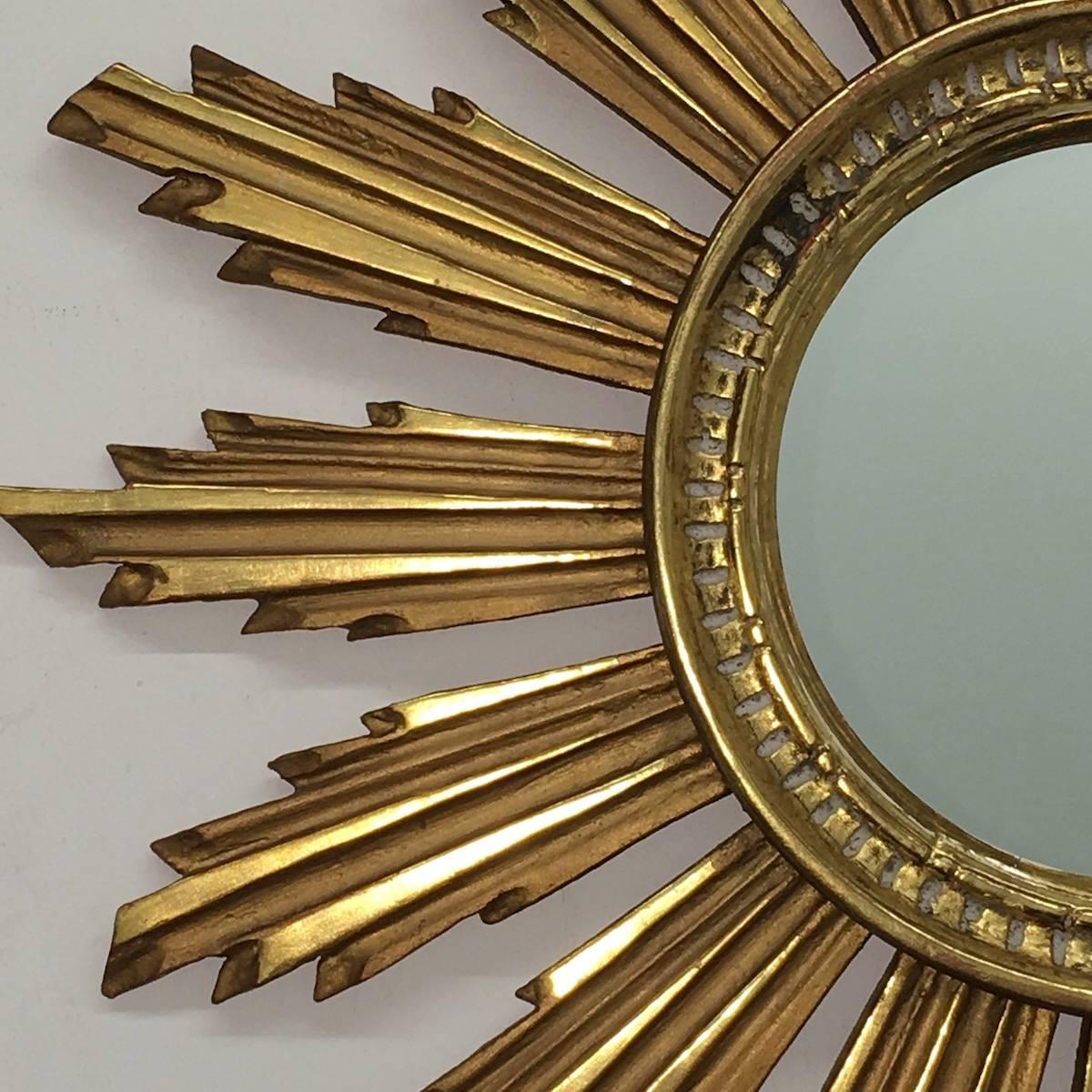 Gorgeous starburst mirror.
Made of gilded wood.
No chips, no cracks, no repairs.
It Measures approximate 22