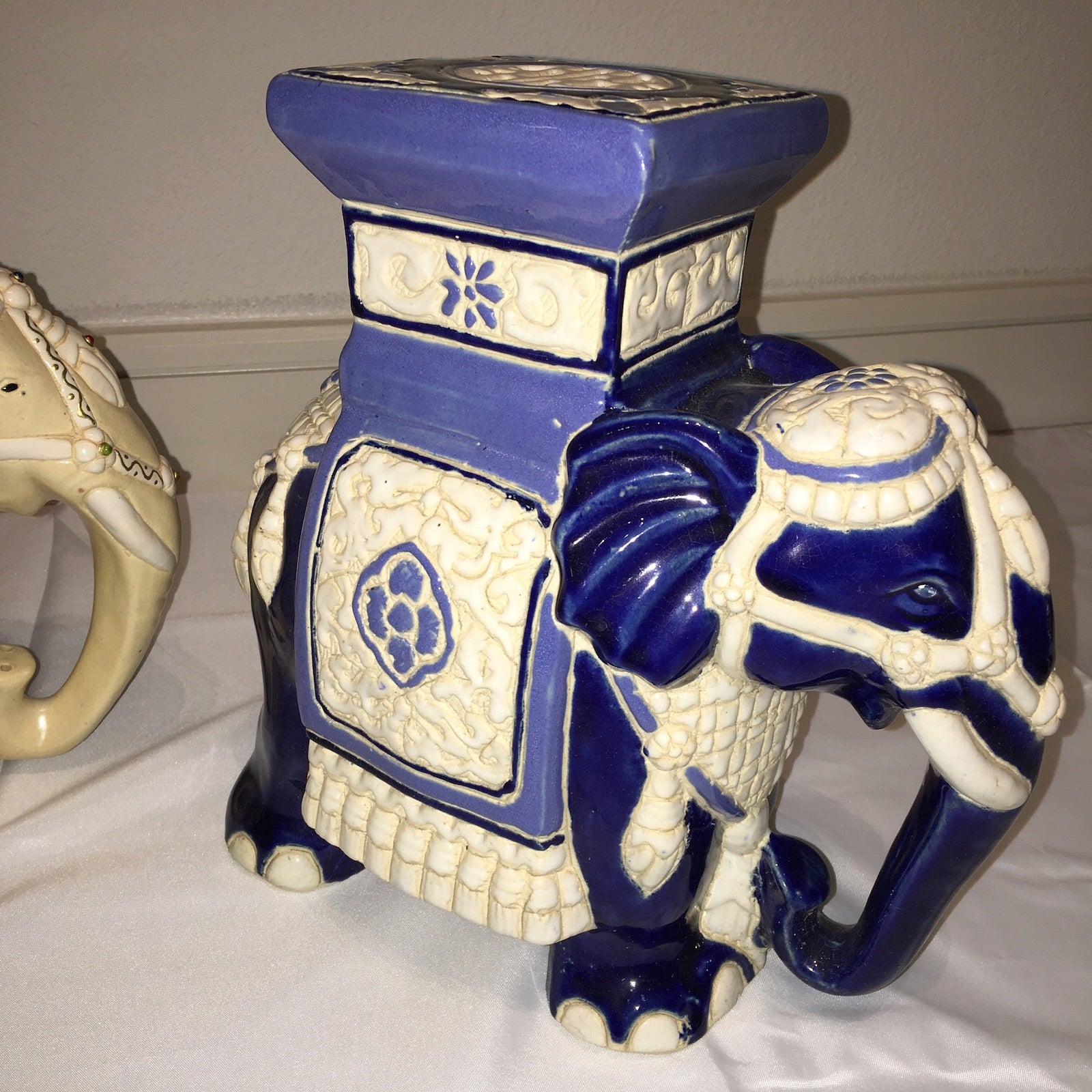 Featured image of post Ceramic Elephant Plant Stand / These are from the menagerie collection, and seem to take a daring and inquisitive stance.