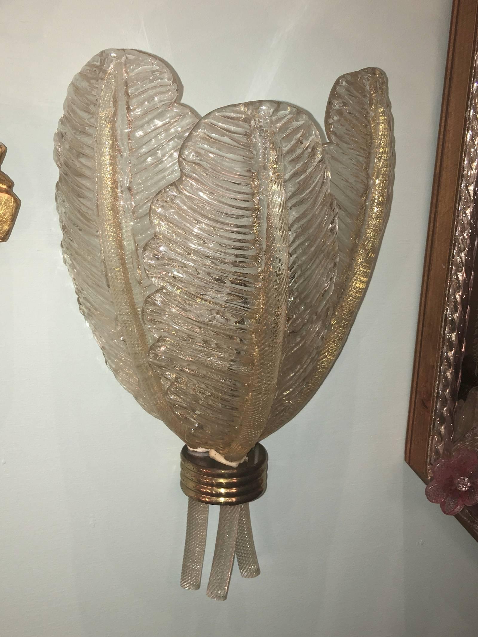 A beautiful single Murano glass sconce in feathers form. This Fixture requires one European E 14 candelabra bulb, up to 40 watts.