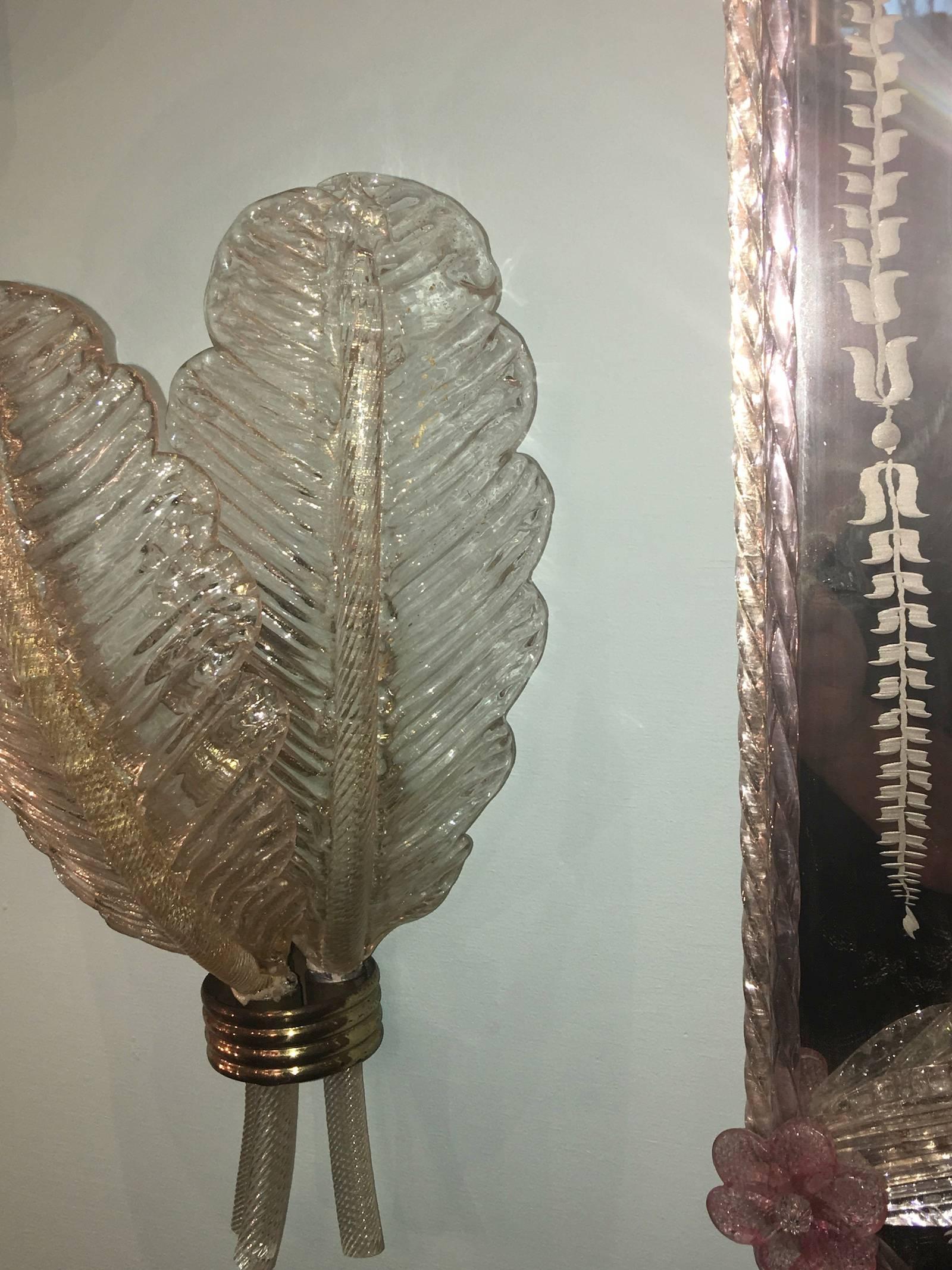 Hollywood Regency Single Italian Murano Glass Feathers Form Wall Sconce