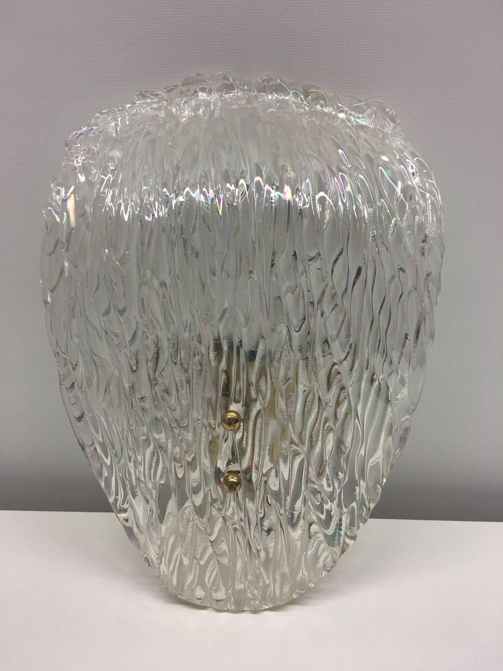 Beautiful Austrian Kalmar sconce made from textured glass in excellent condition. The fixture requires one European E27 Edison bulb, up to 100 watts.