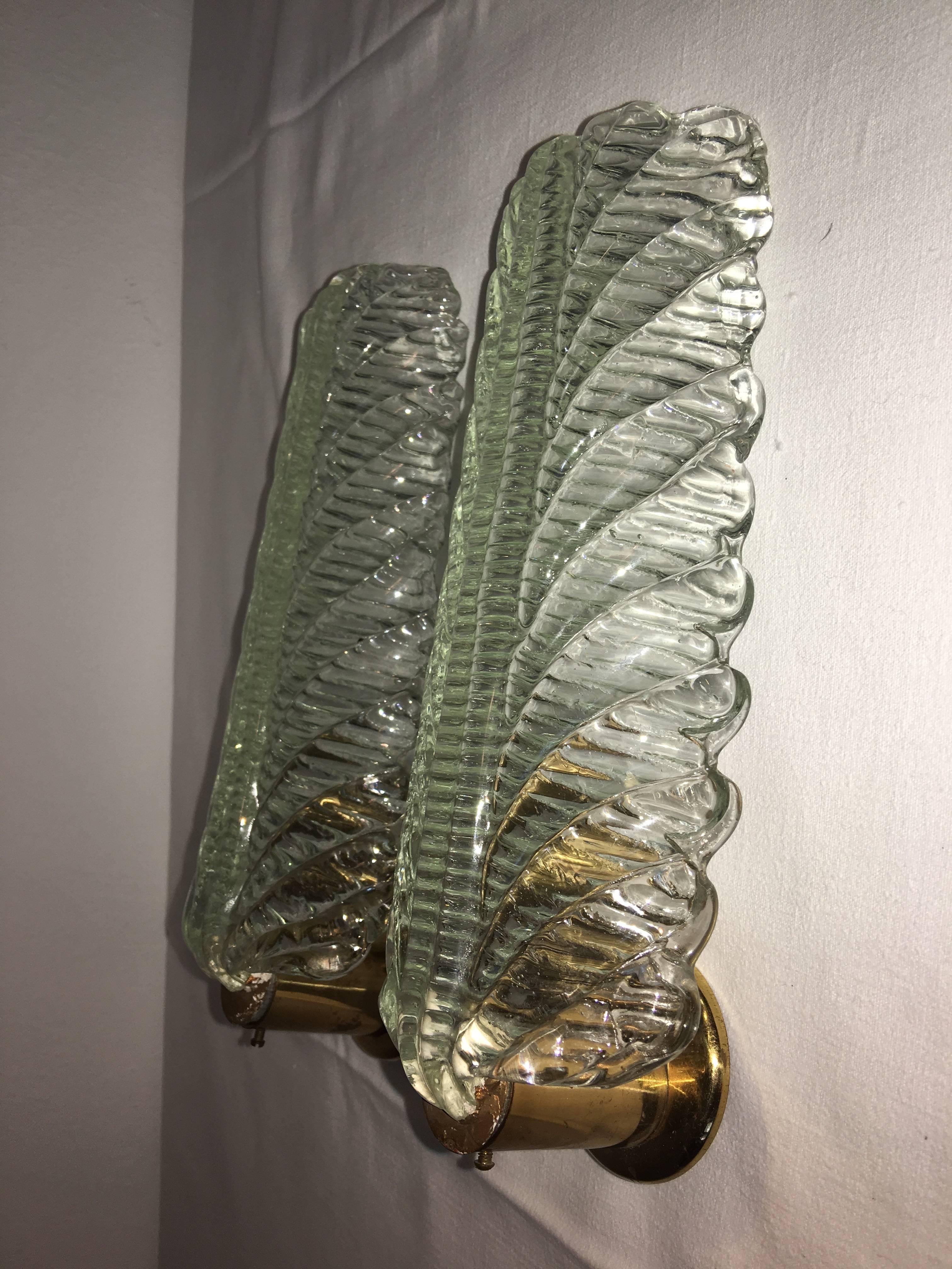 Pair of Italy Murano Glass Sconces Feathers Form In Good Condition In Frisco, TX