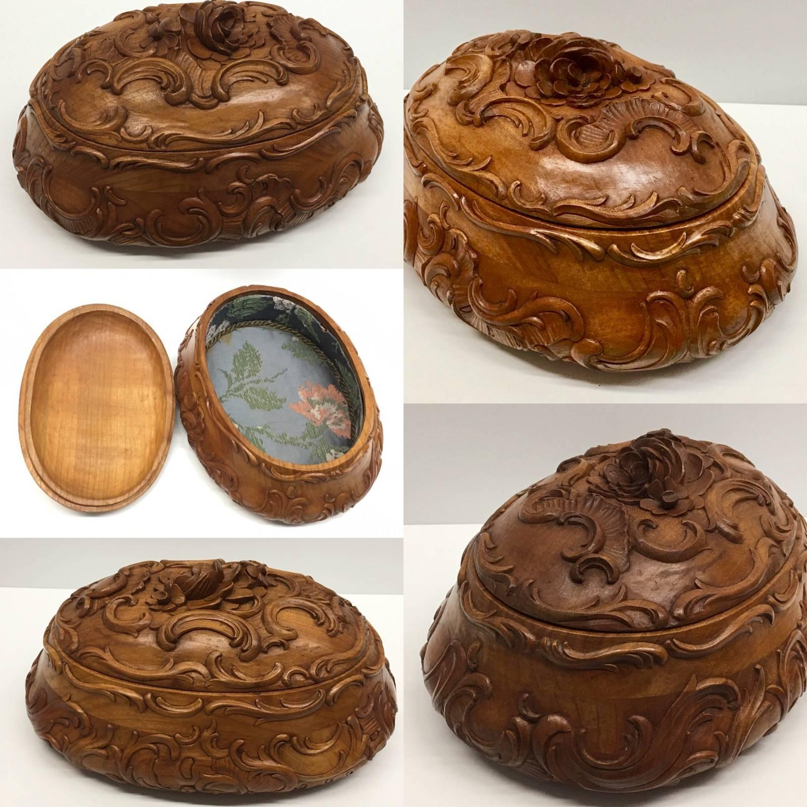 End of 19th century hand-carved box with branches and leaves and flowers. The entire box is hand-carved, with more leafs and flowers decoration on the lid. This is a wonderful example of Black Forest carving. This box can be used as trinket box or