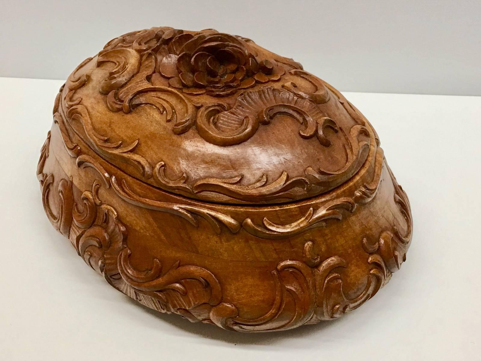 Carved Wood Black Forest Brienz Box with Floral Décor In Good Condition In Frisco, TX