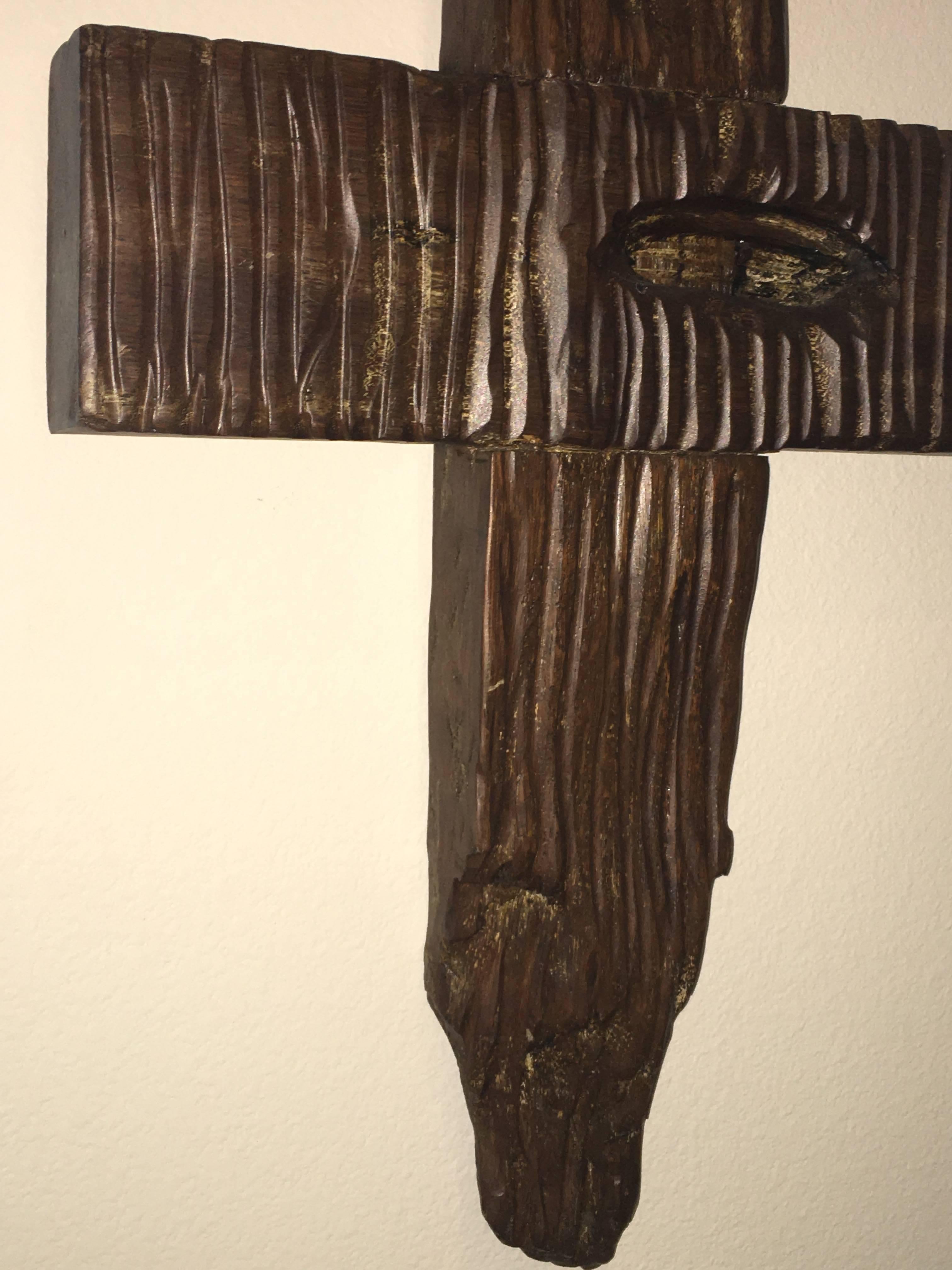 Beautiful wood carving by an El Salvadorian artist.
Hardwood (probably teakwood), live edge or Brutalist style. Drift or barn wood. Signed by the artist.