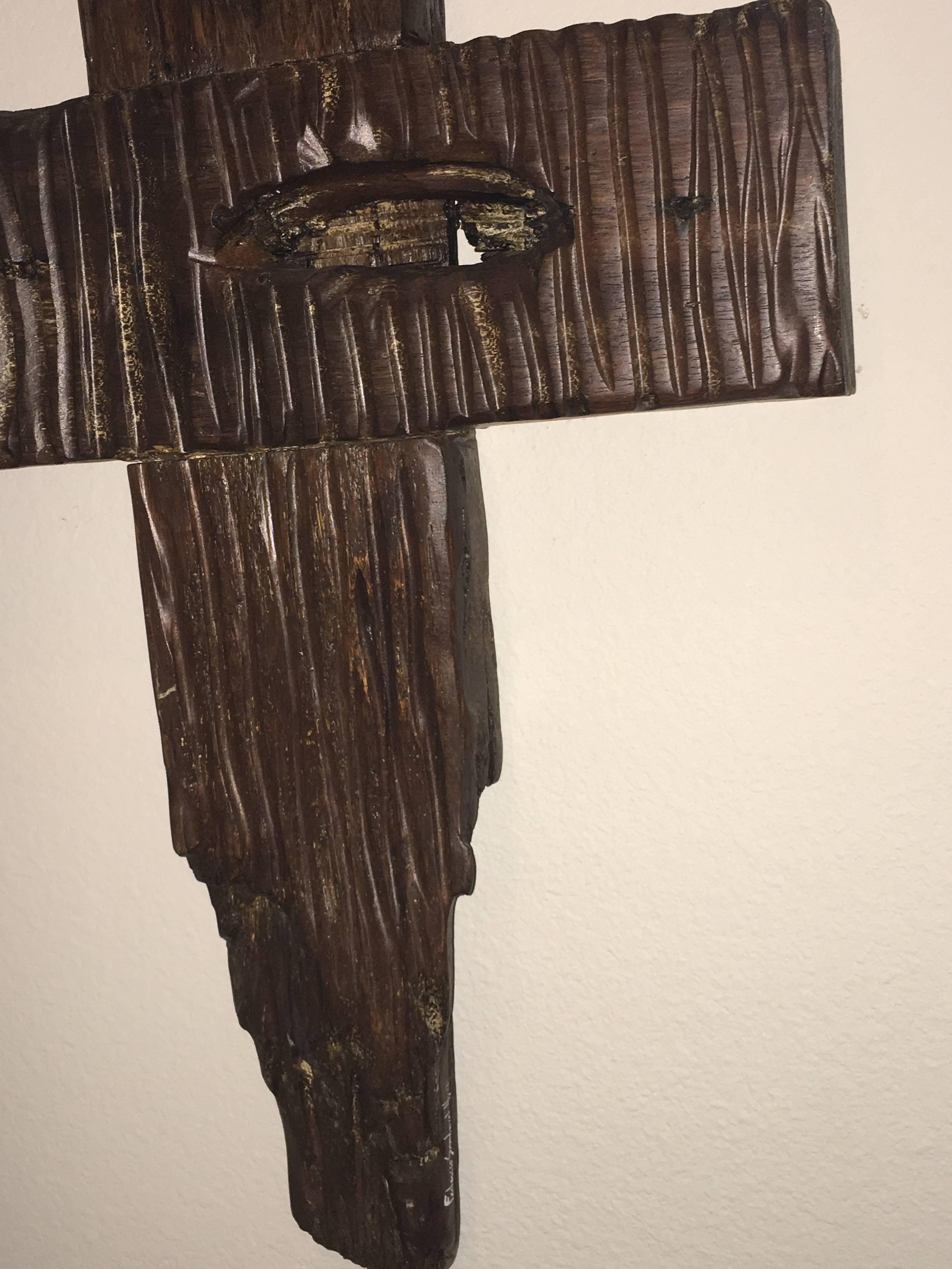 Folk Art Drift Wood Brutalist Woodcarving Crucifix In Good Condition For Sale In Frisco, TX
