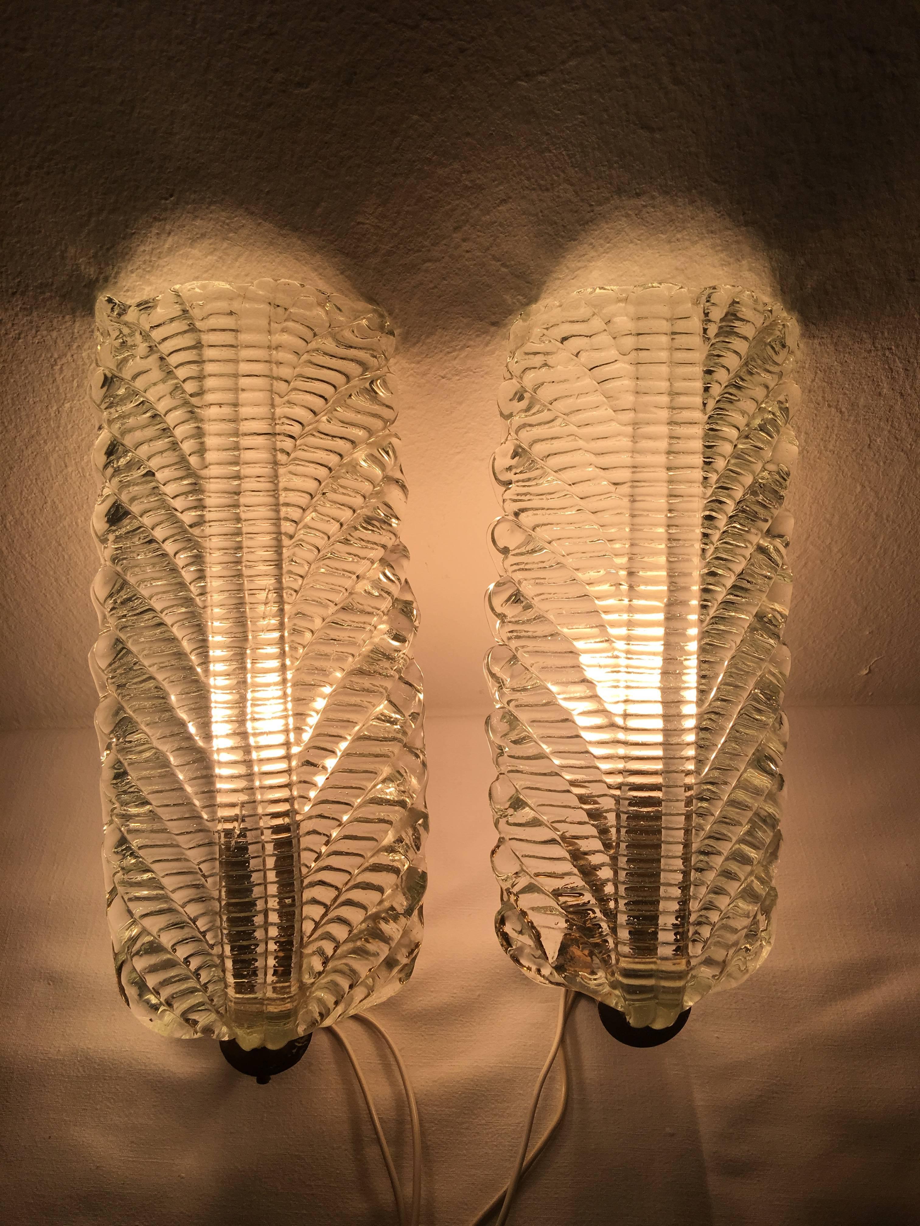 Mid-20th Century Pair of Italy Murano Glass Sconces Feathers Form