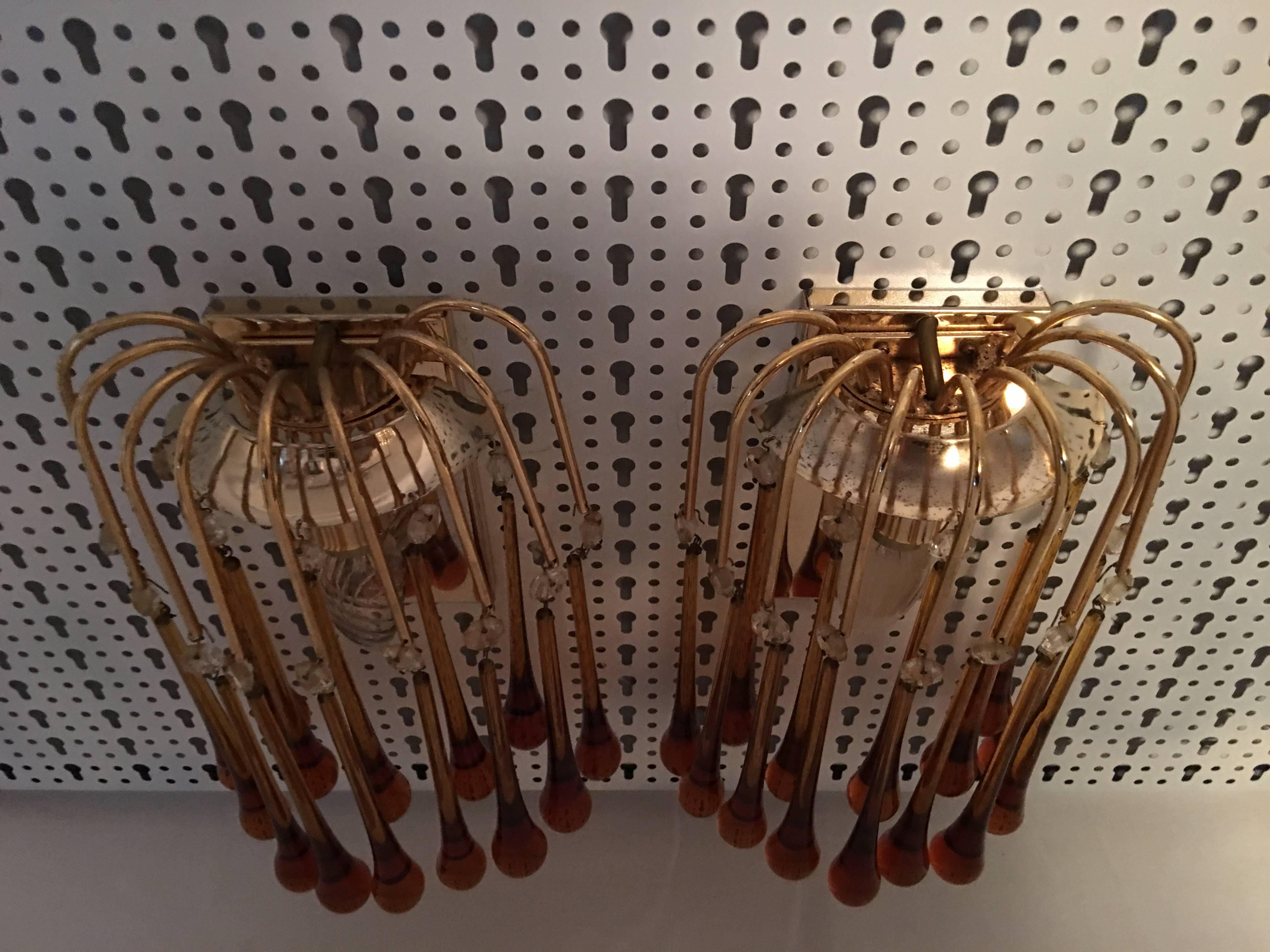 Pair of Midcentury Gilt Metal Murano Glass Teardrop Sconces 1, Set of Two For Sale 2