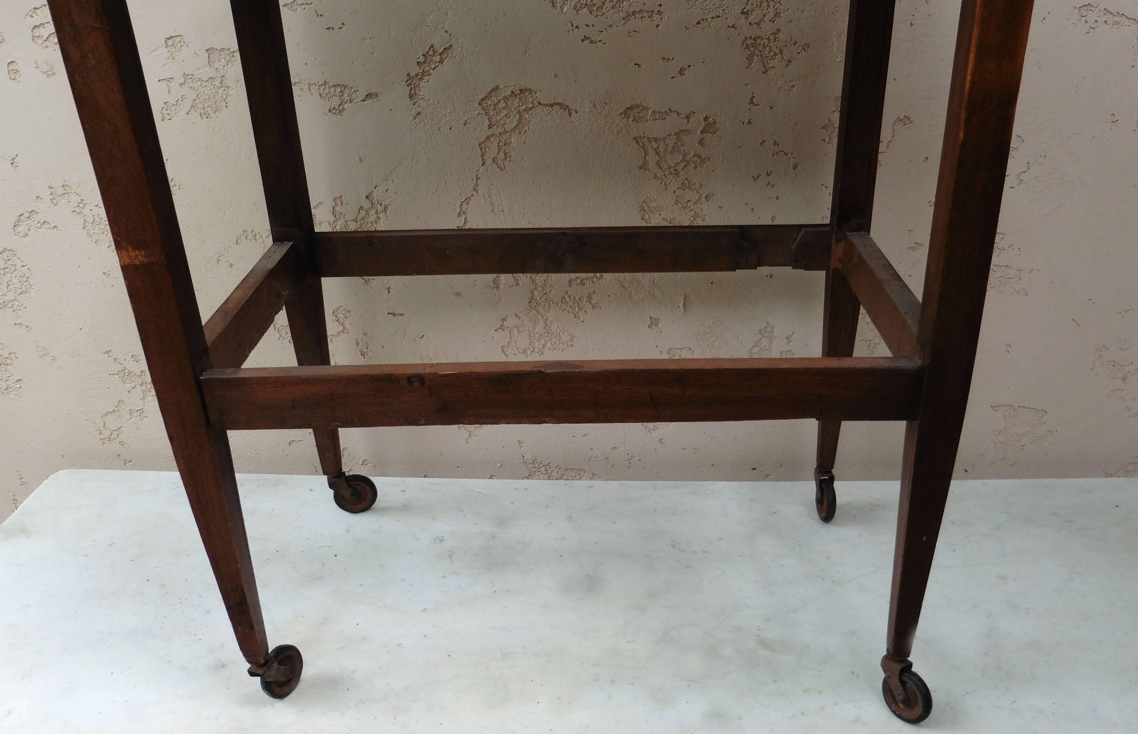 Elegant French tea table with removable tray in fruit tree wood, circa 1920.