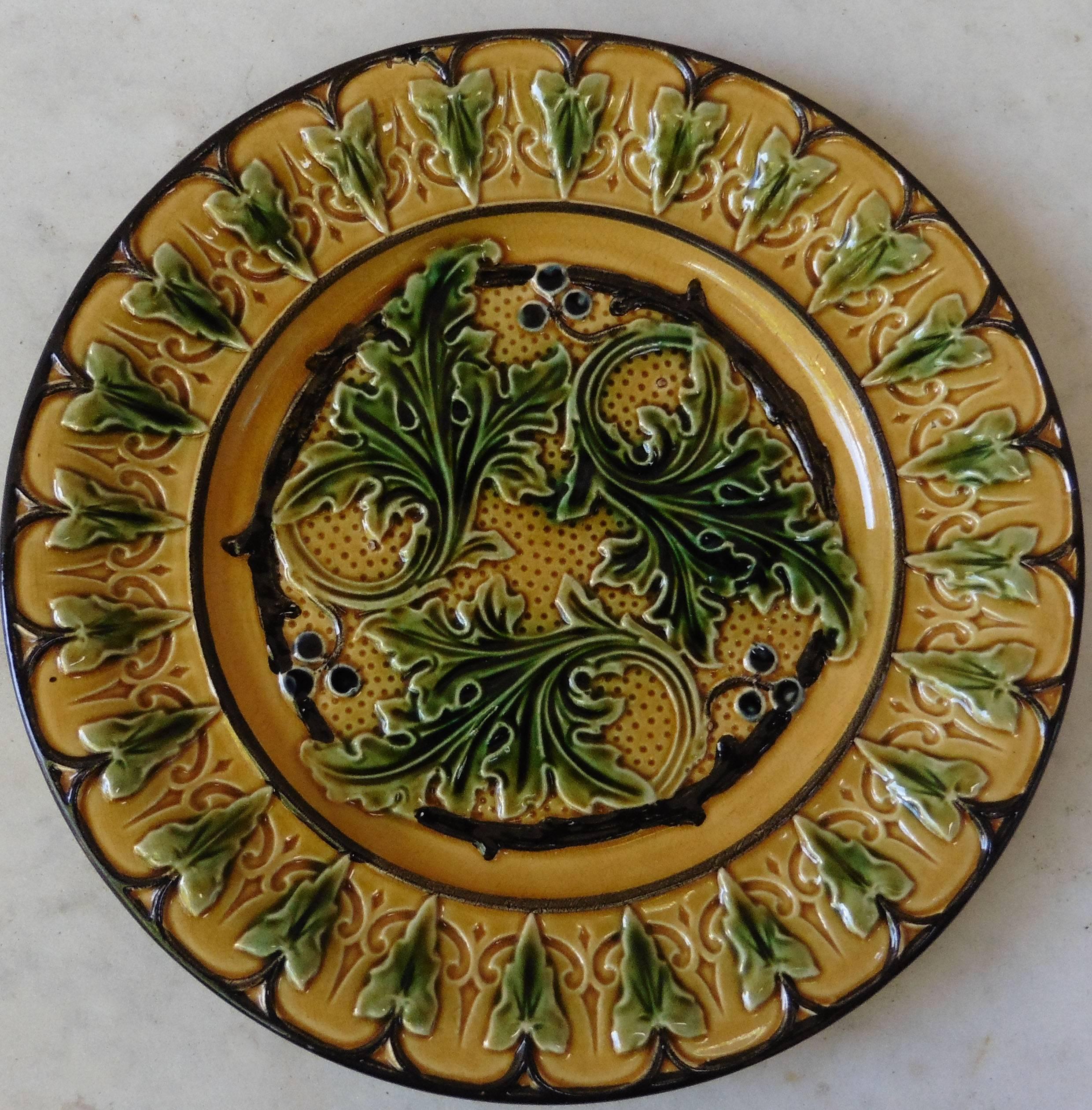 A set of twelve French Majolica acanthus leaves plates, circa 1880.
Rare yellow background usually found in green.
