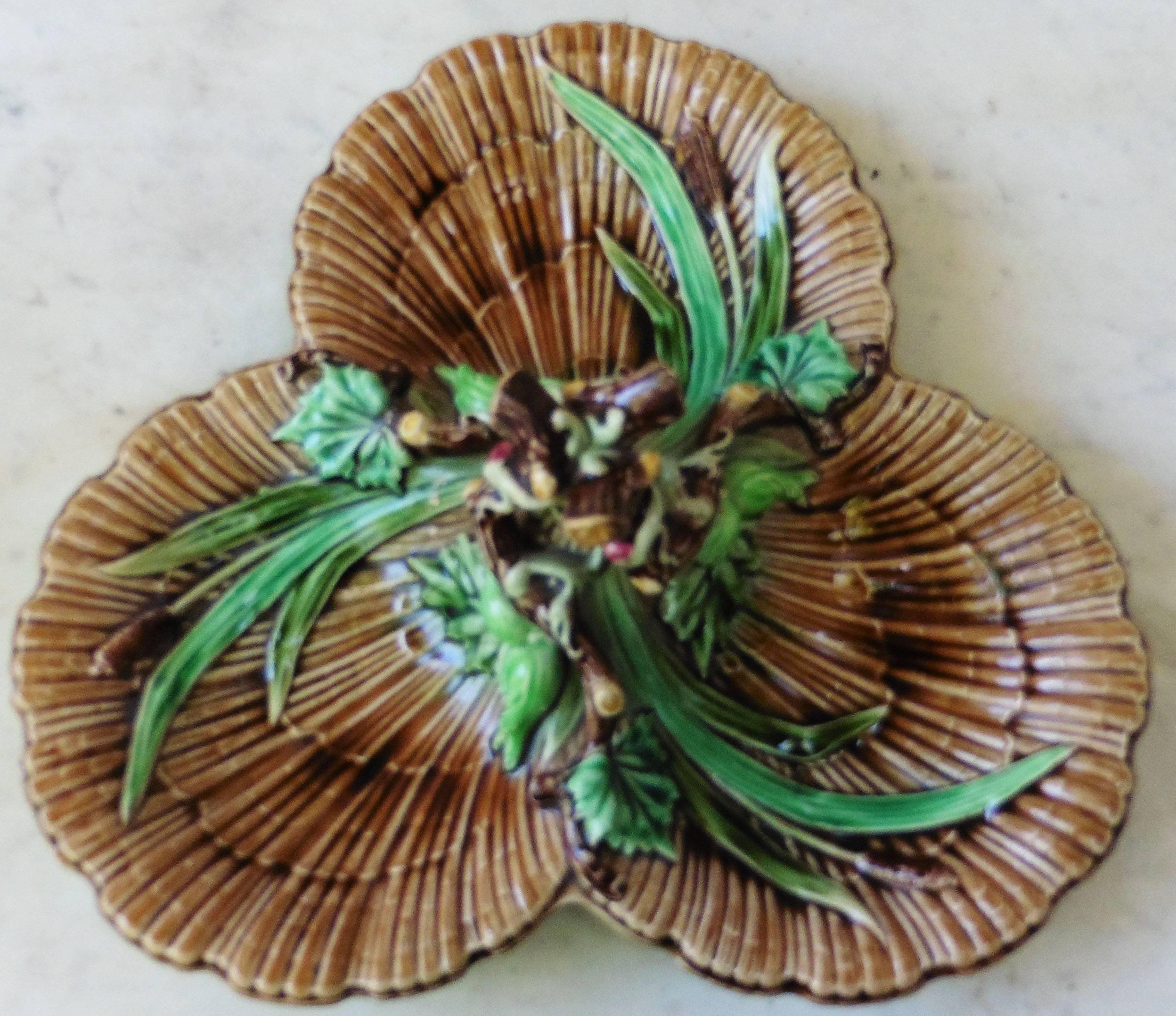 Majolica triple platter with branches handle decorated with leaves and hazelnuts signed Sarreguemines, circa 1880.