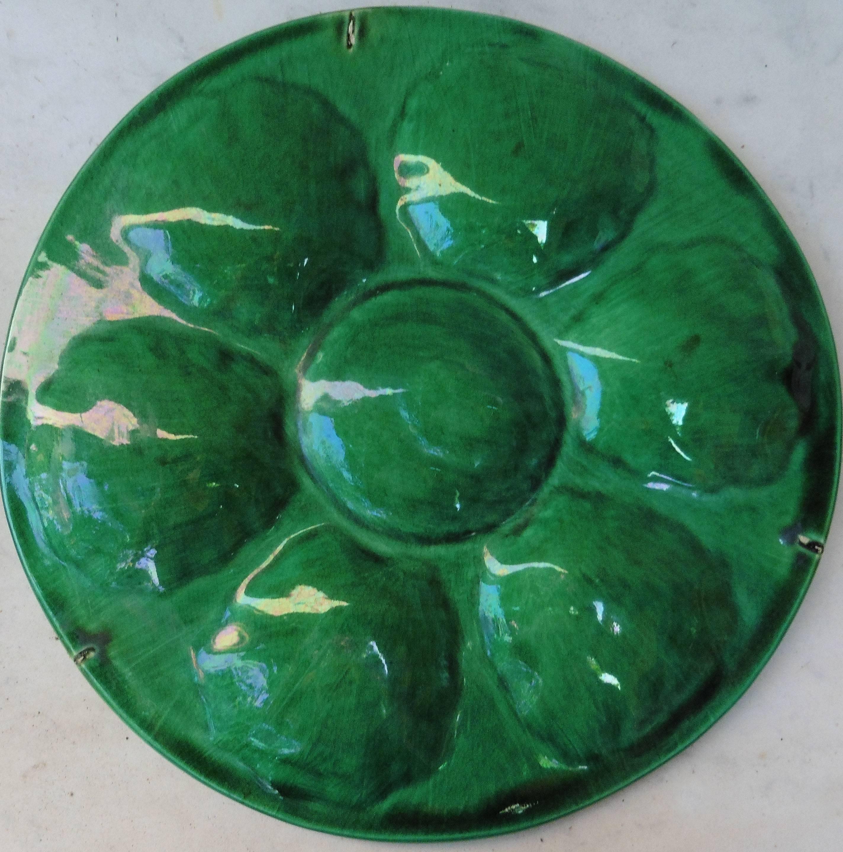 Green Majolica oyster plate with seaweeds signed Salins (East of France) circa 1890.