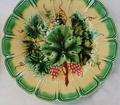 Majolica Grapes Plate Sarreguemines Majolica, circa 1870